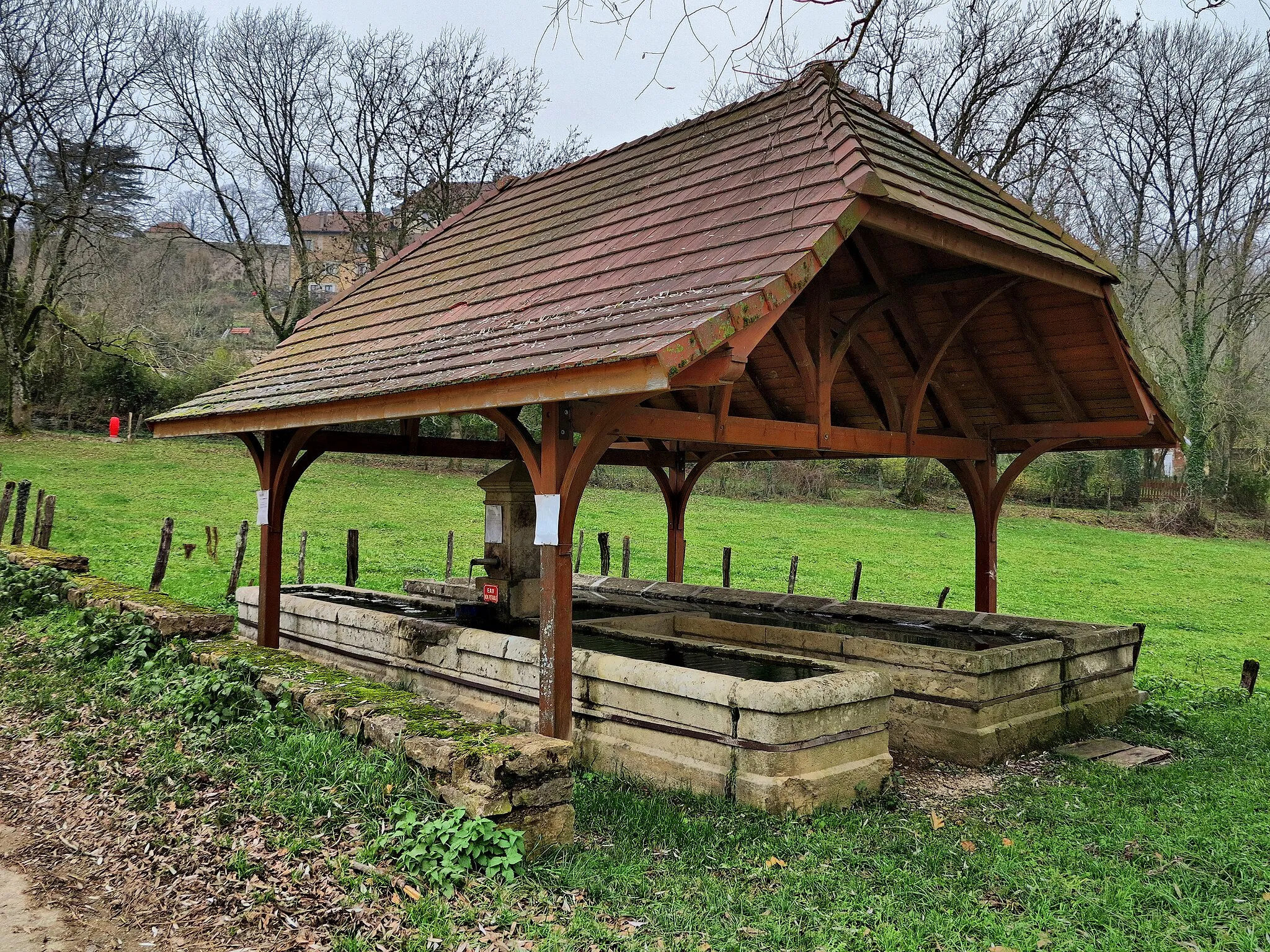 Photo showing: Le lavoir-abreuvoir