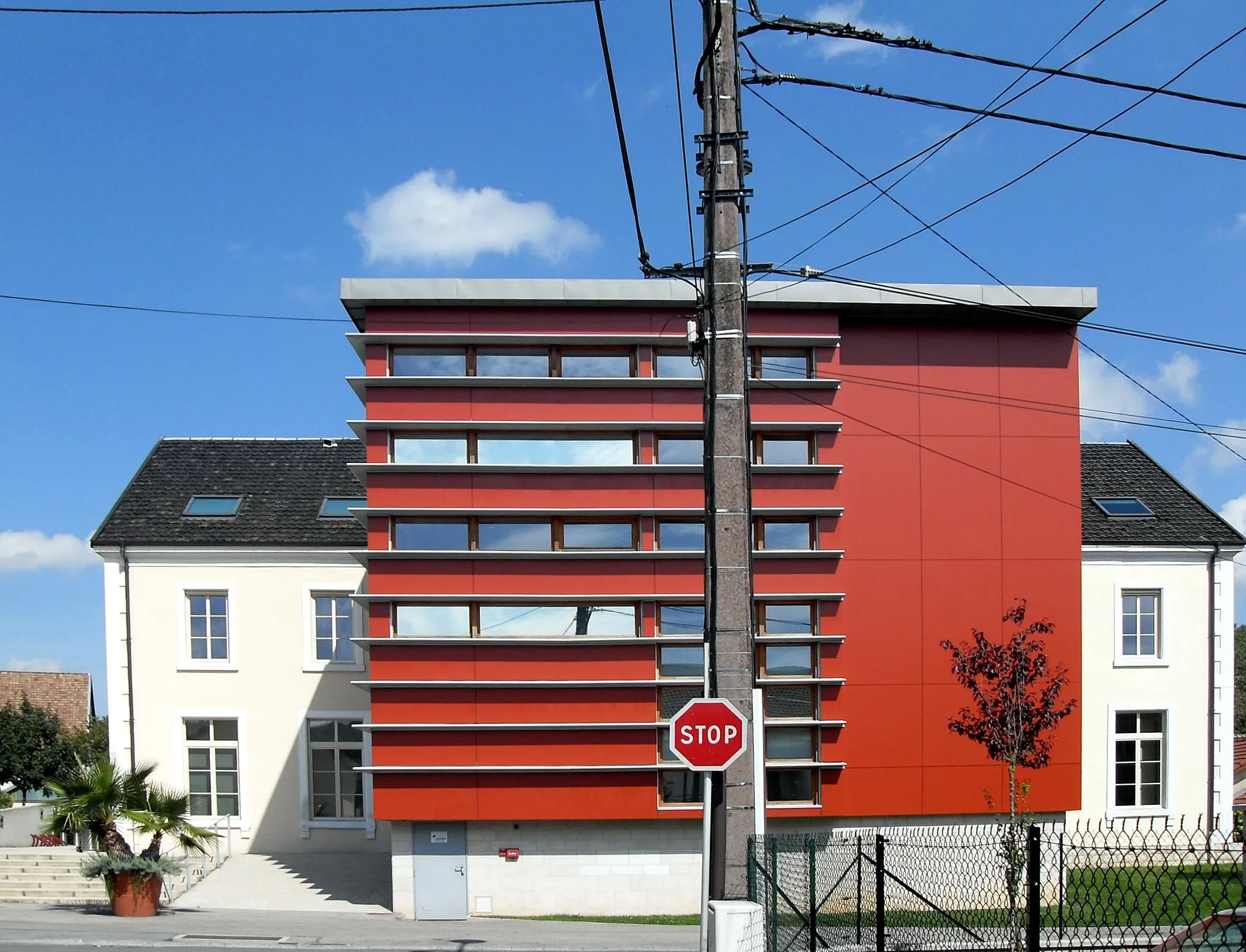 Photo showing: La mairie de Mandeure, côté sud