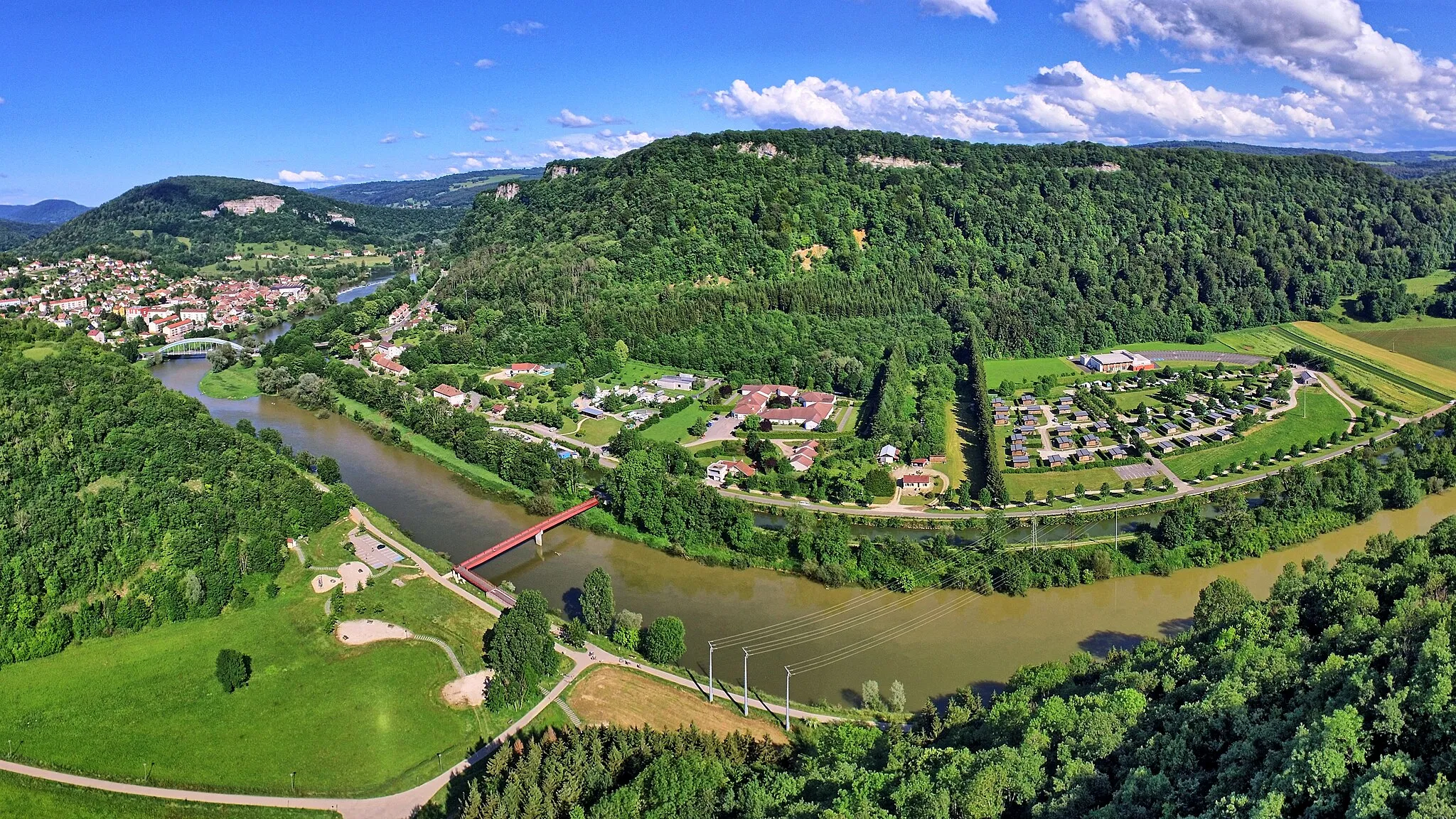 Photo showing: Vue générale sur le Doubs, le canal, la halte fluviale et le camping.