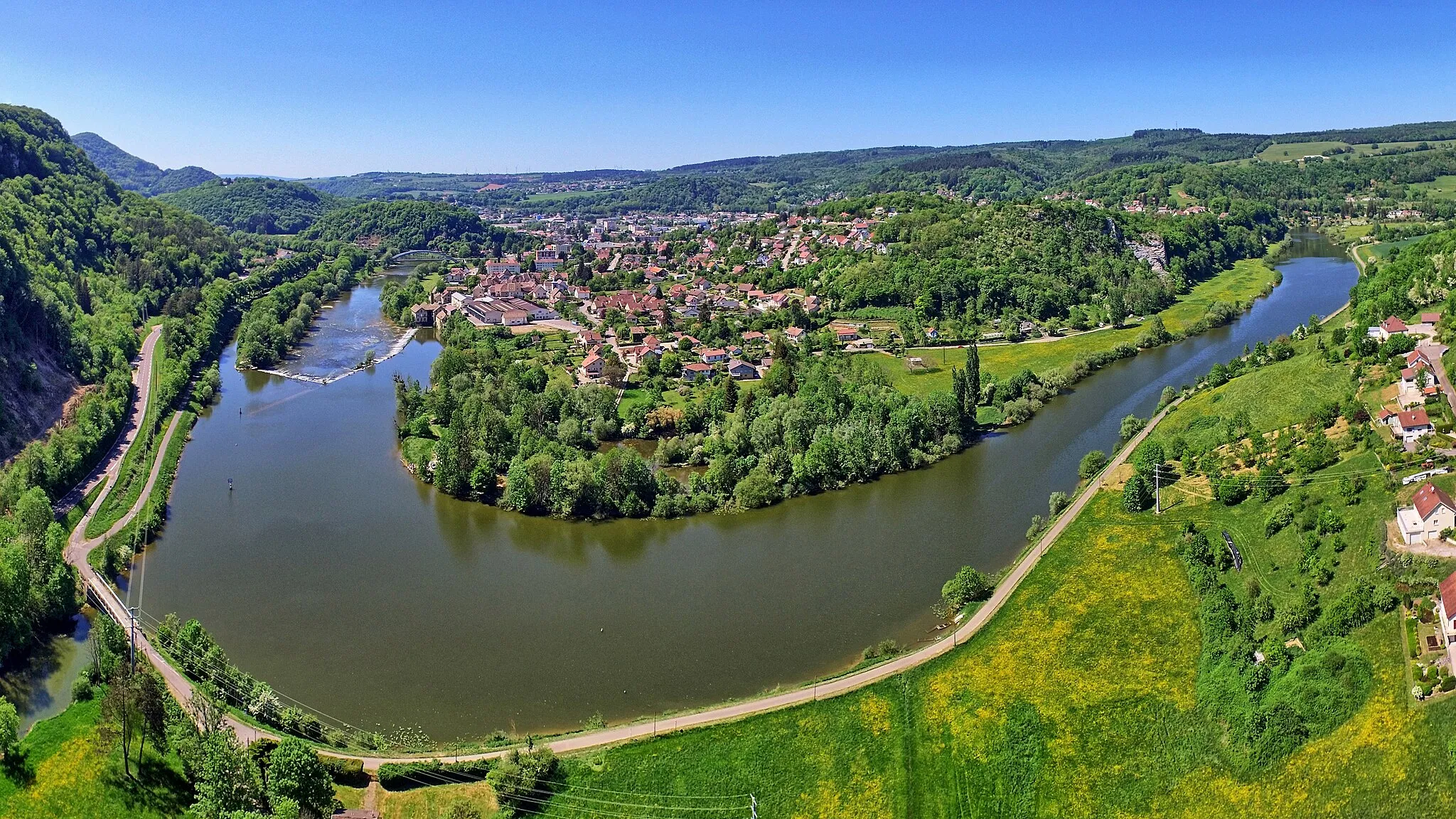 Photo showing: Vue générale de la ville dans la boucle du Doubs