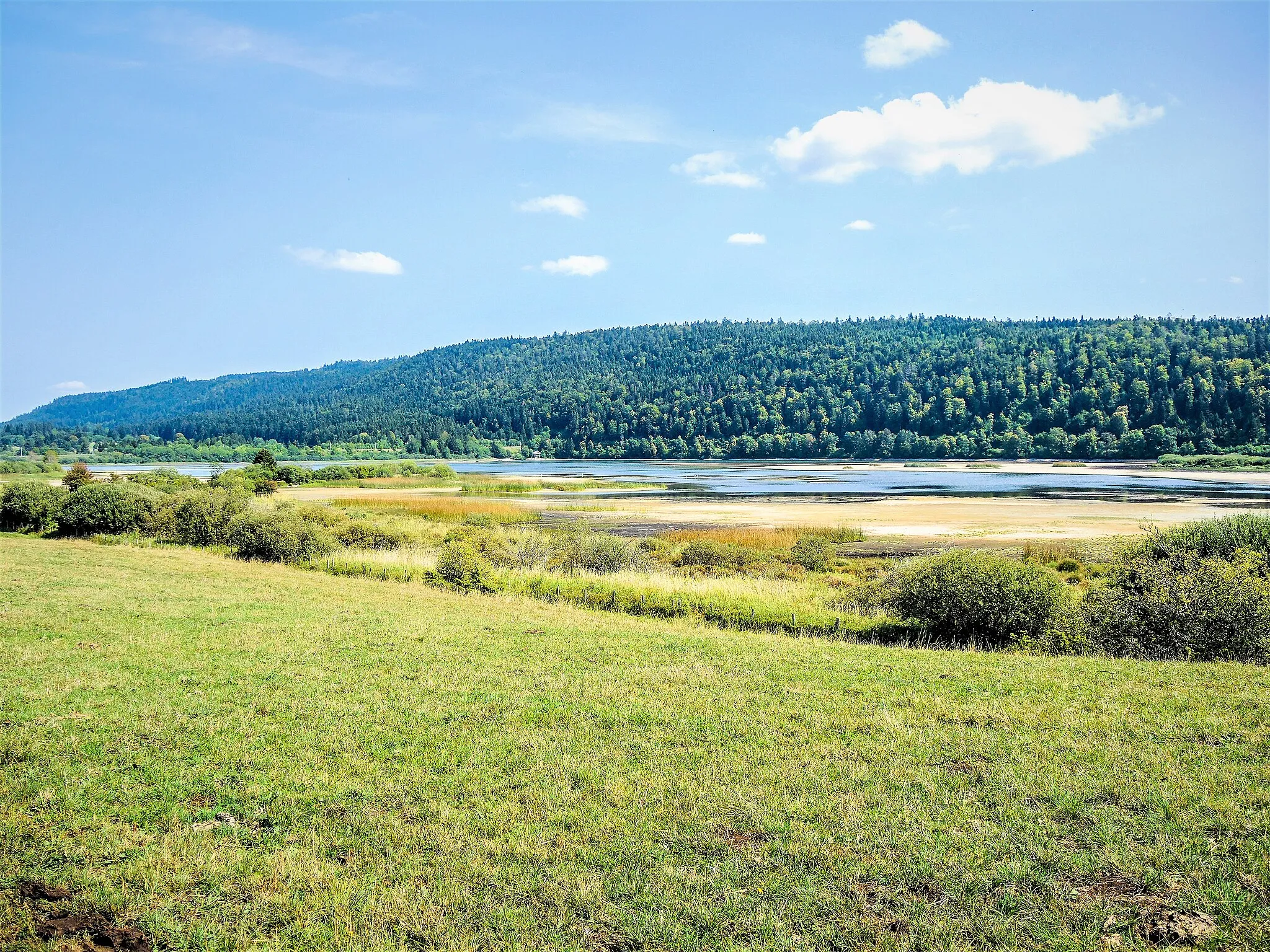 Photo showing: Lac de Bouverans, ou de l'entonnoir, vu de la crête sud-ouest. Doubs