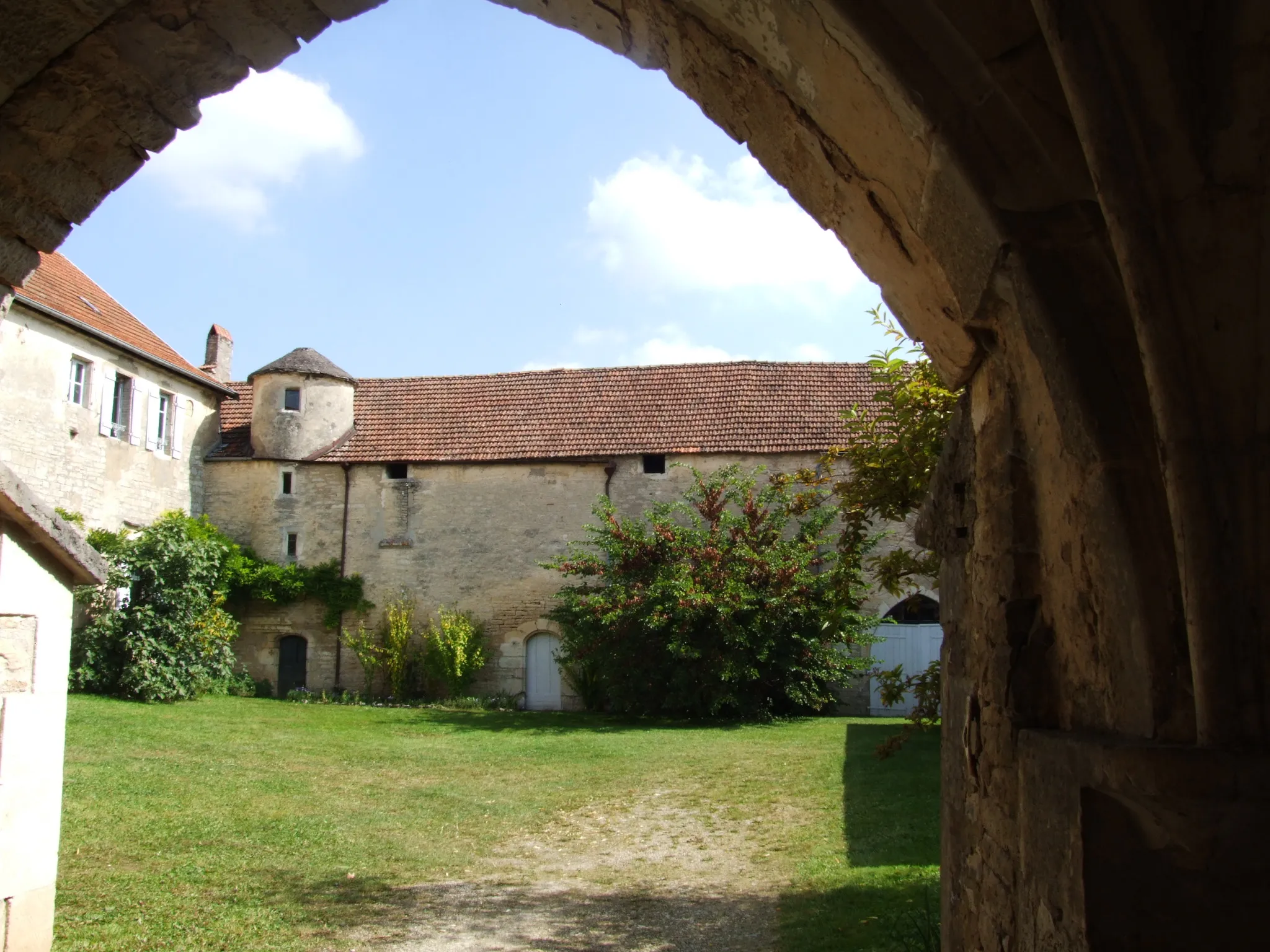 Photo showing: This building is classé au titre des monuments historiques de la France. It is indexed in the base Mérimée, a database of architectural heritage maintained by the French Ministry of Culture, under the reference PA00102318 .