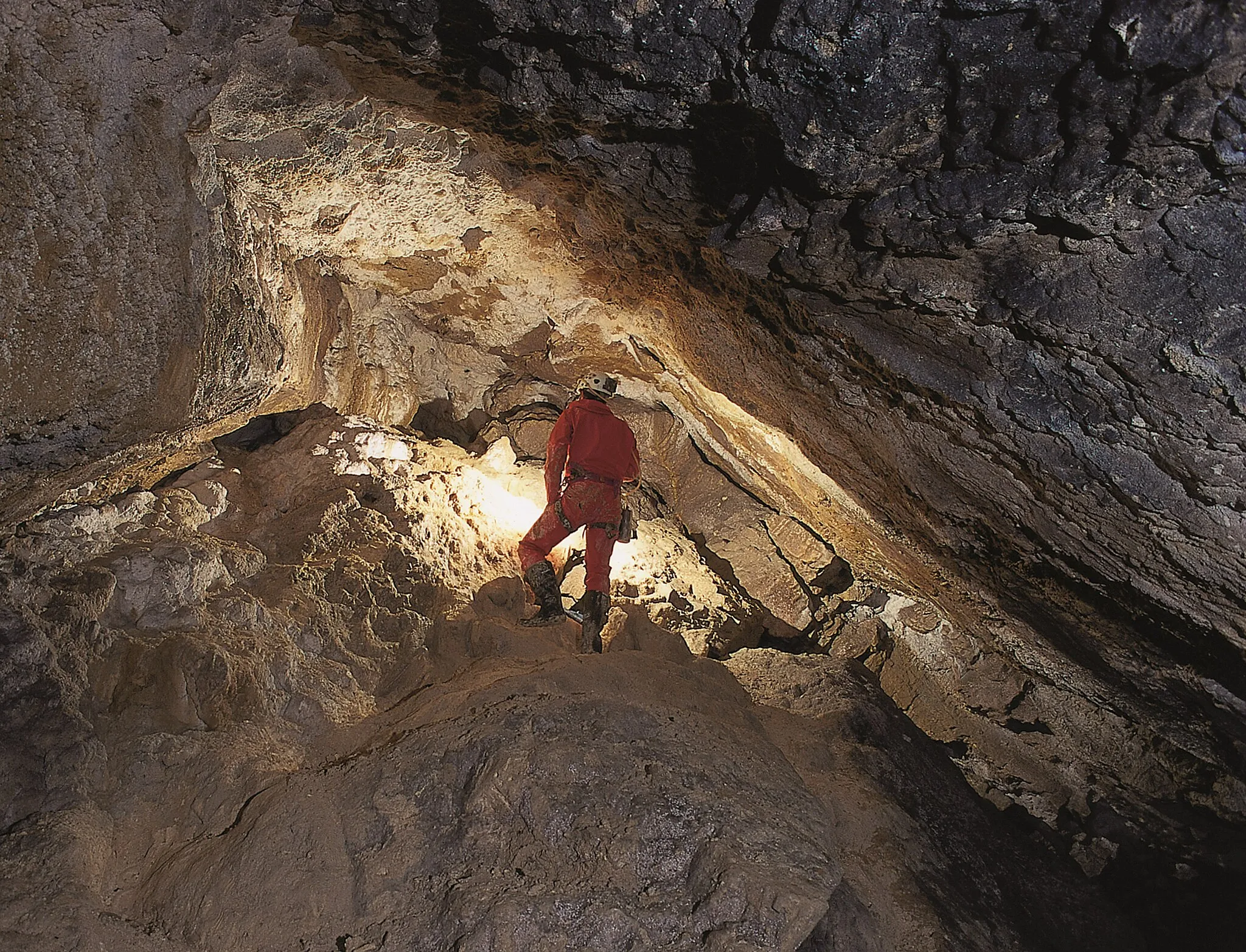 Photo showing: Vue de la grotte du Bichon en direction du haut de la grande salle