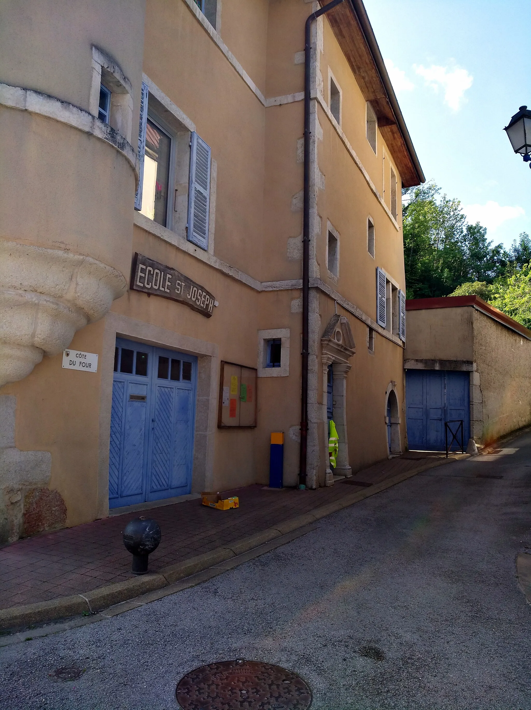 Photo showing: École Saint-Joseph à Moirans-en-Montagne (Jura, France).