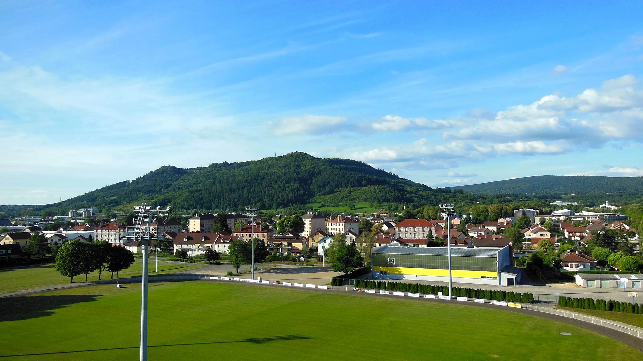 Photo showing: Vue sur le Mont-Rivel depuis Champagnole