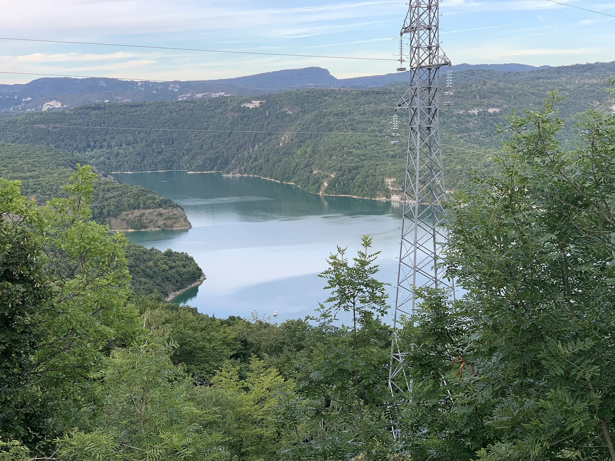 Photo showing: Lac de Vouglans, Cernon dans le Jura.