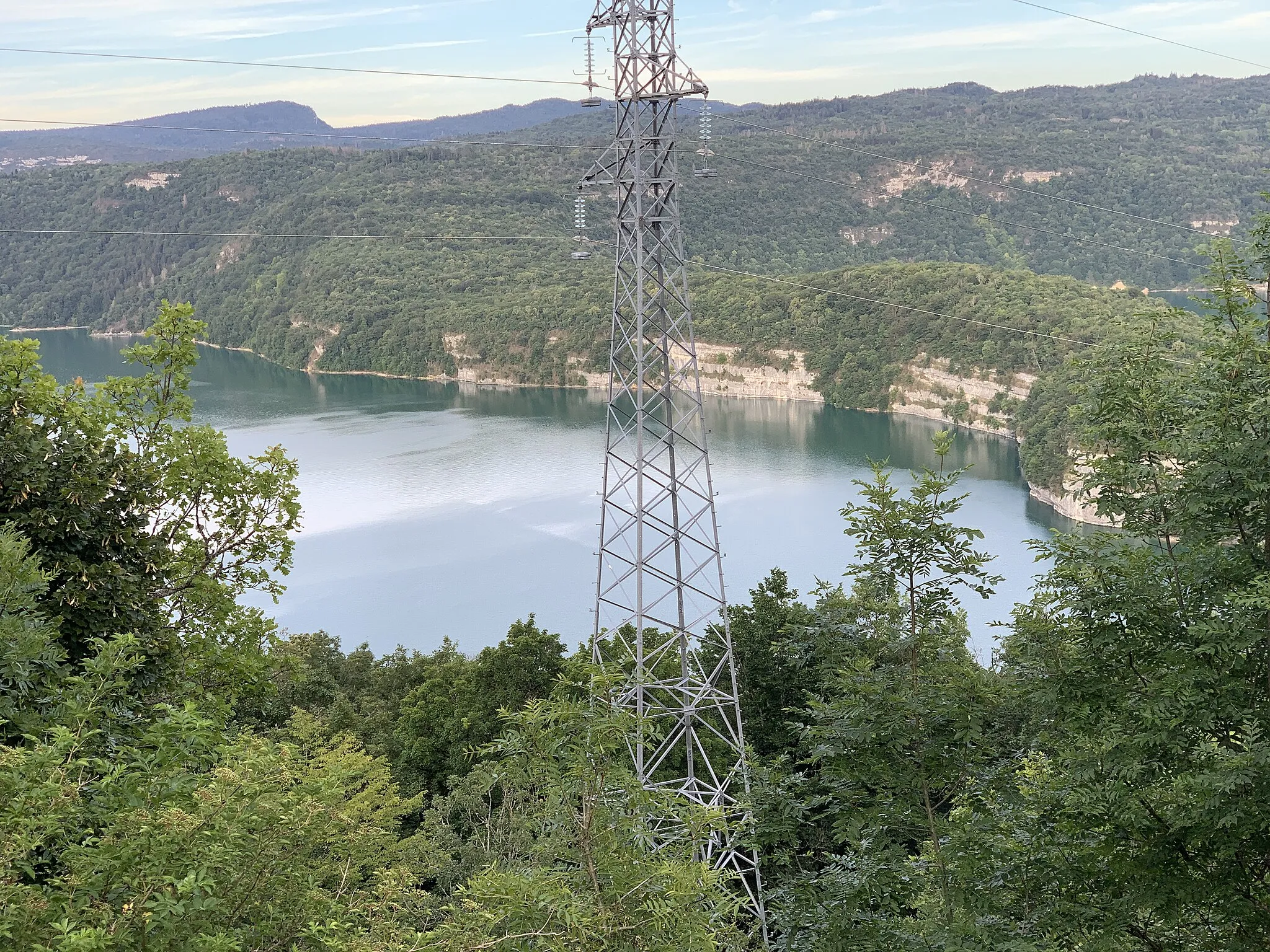 Photo showing: Lac de Vouglans, Cernon dans le Jura.