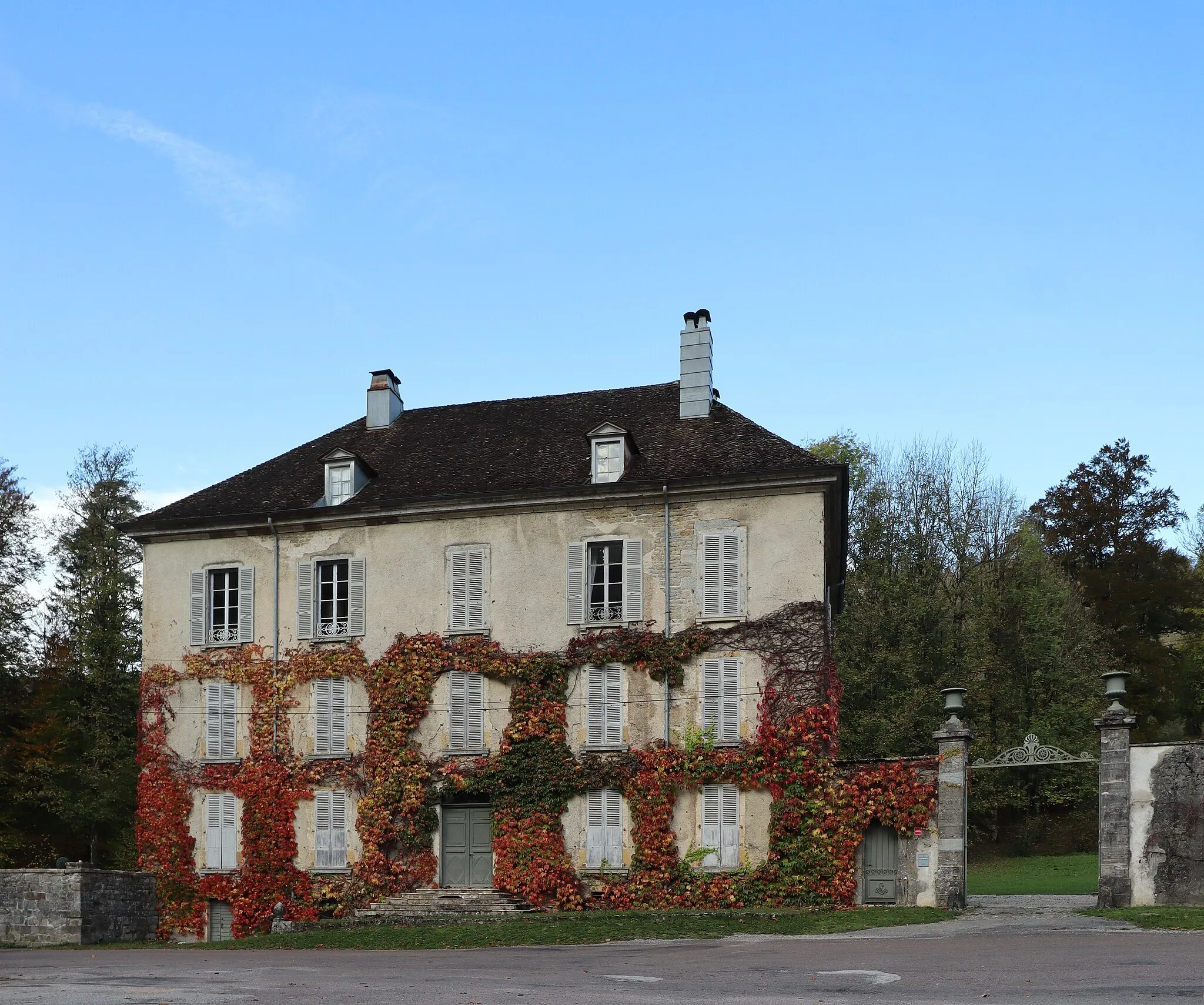 Photo showing: Demeure de maître de forges à Bourg-de-Sirod (Jura).