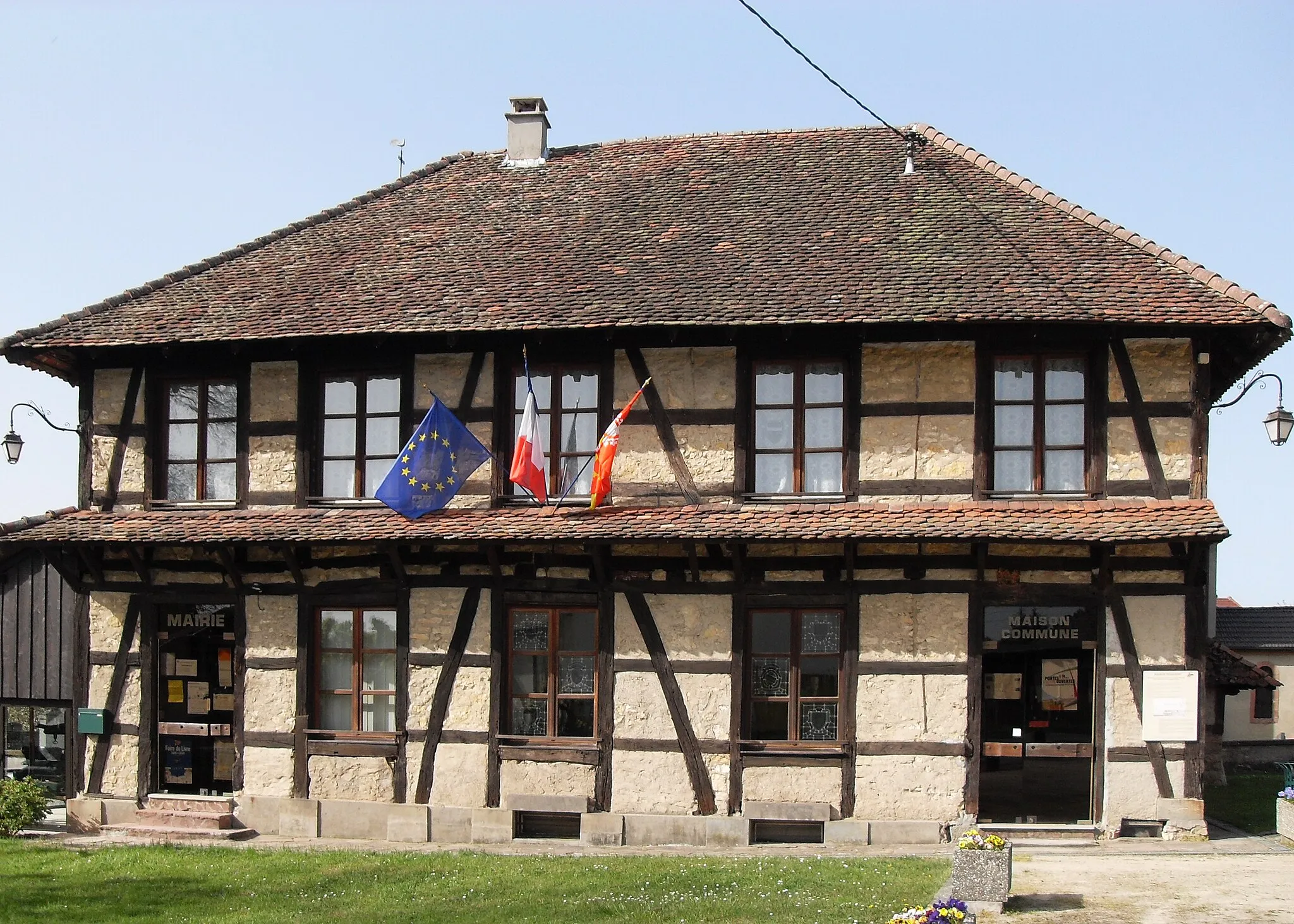 Photo showing: La mairie et Maison commune de Montreux-Jeune