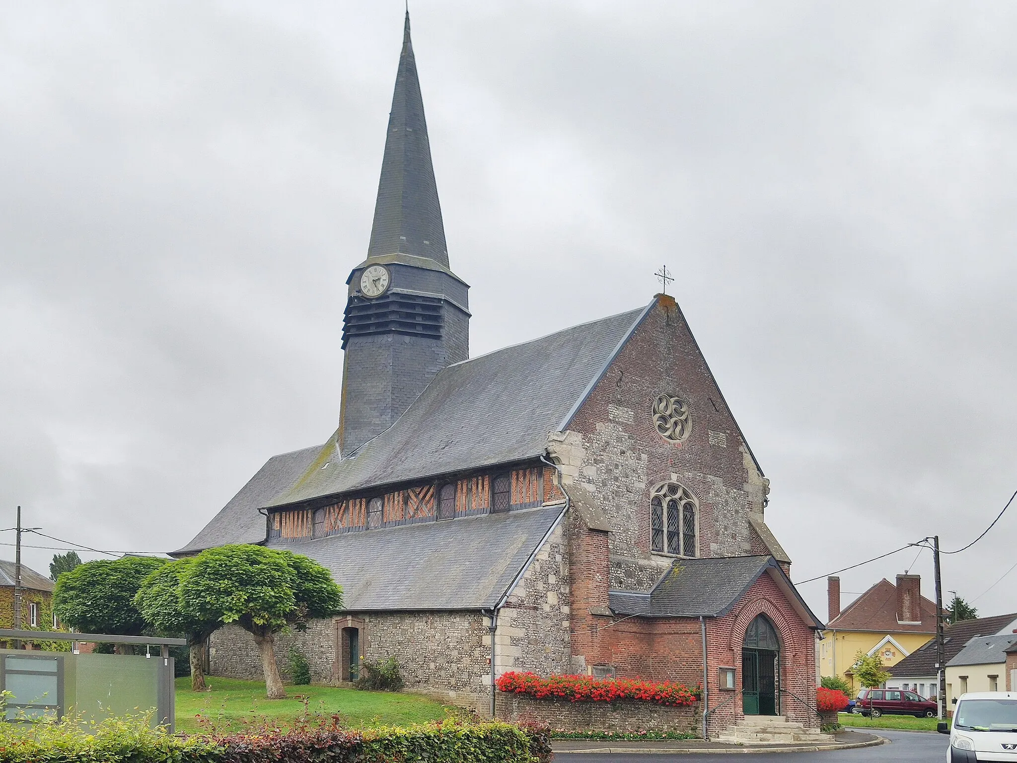Photo showing: Moliens : L'église Saint-Honoré