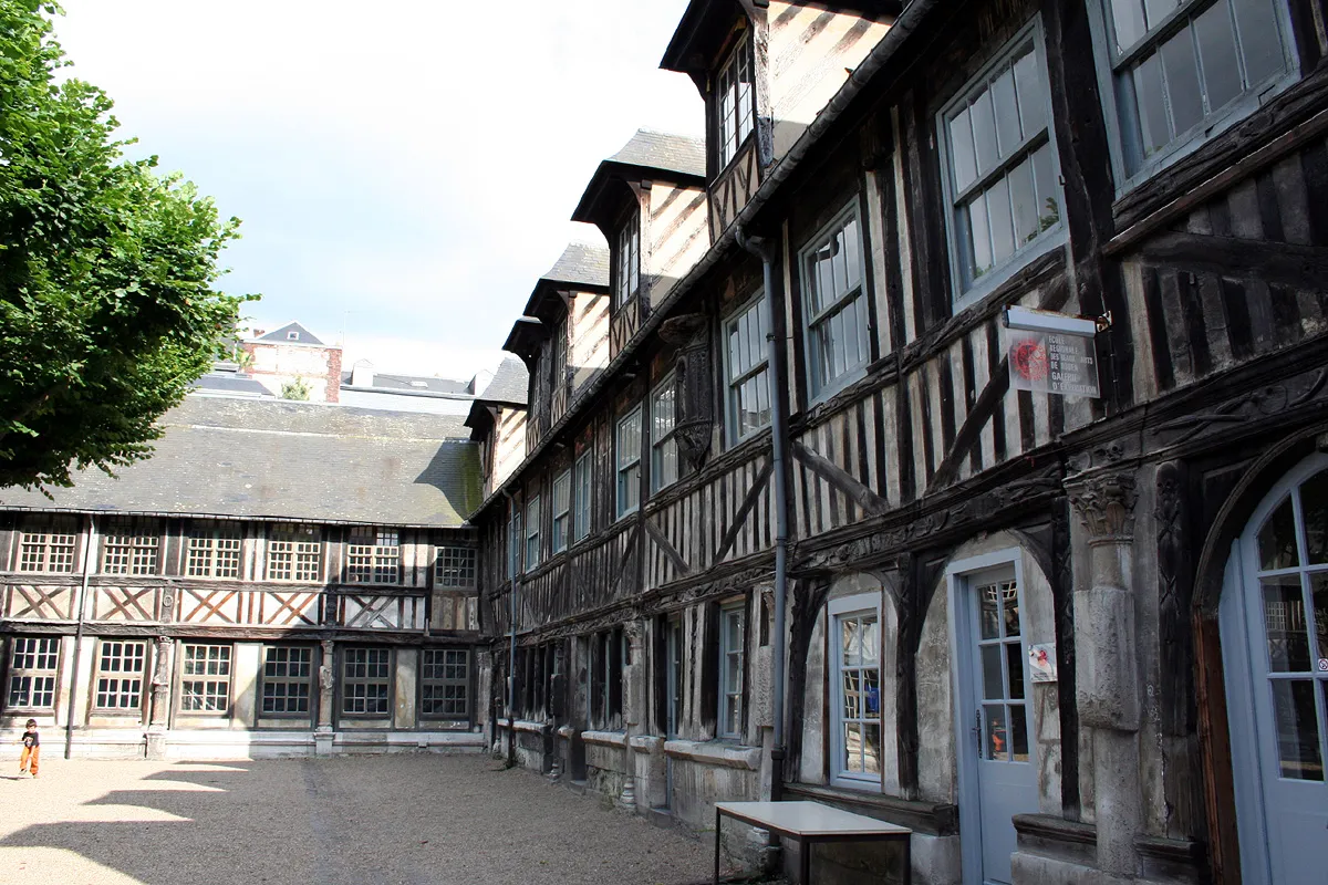 Photo showing: Rouen, the fine arts school, located in an ancient leper colony.