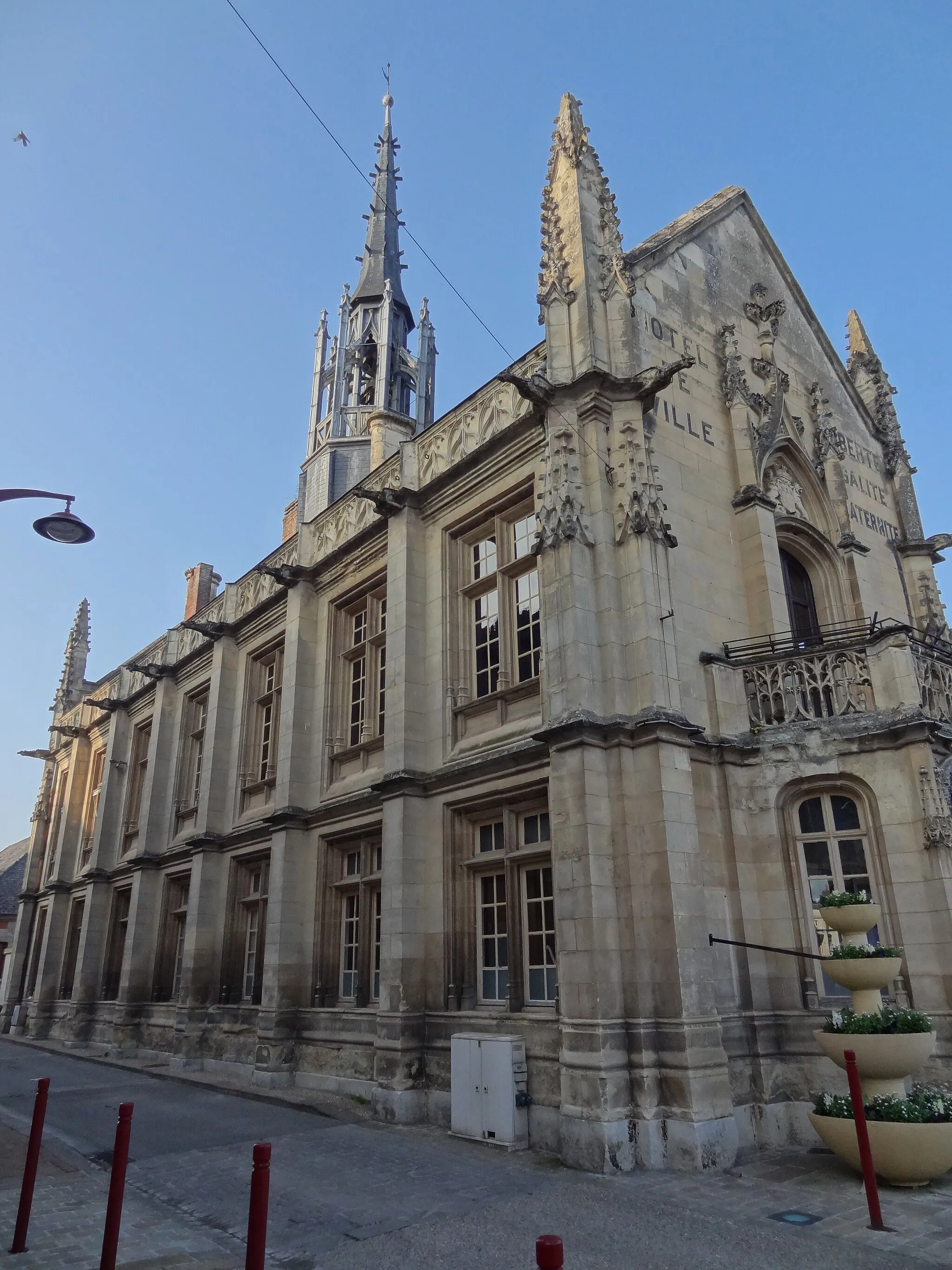 Photo showing: This building is inscrit au titre des monuments historiques de la France. It is indexed in the base Mérimée, a database of architectural heritage maintained by the French Ministry of Culture, under the reference PA27000041 .