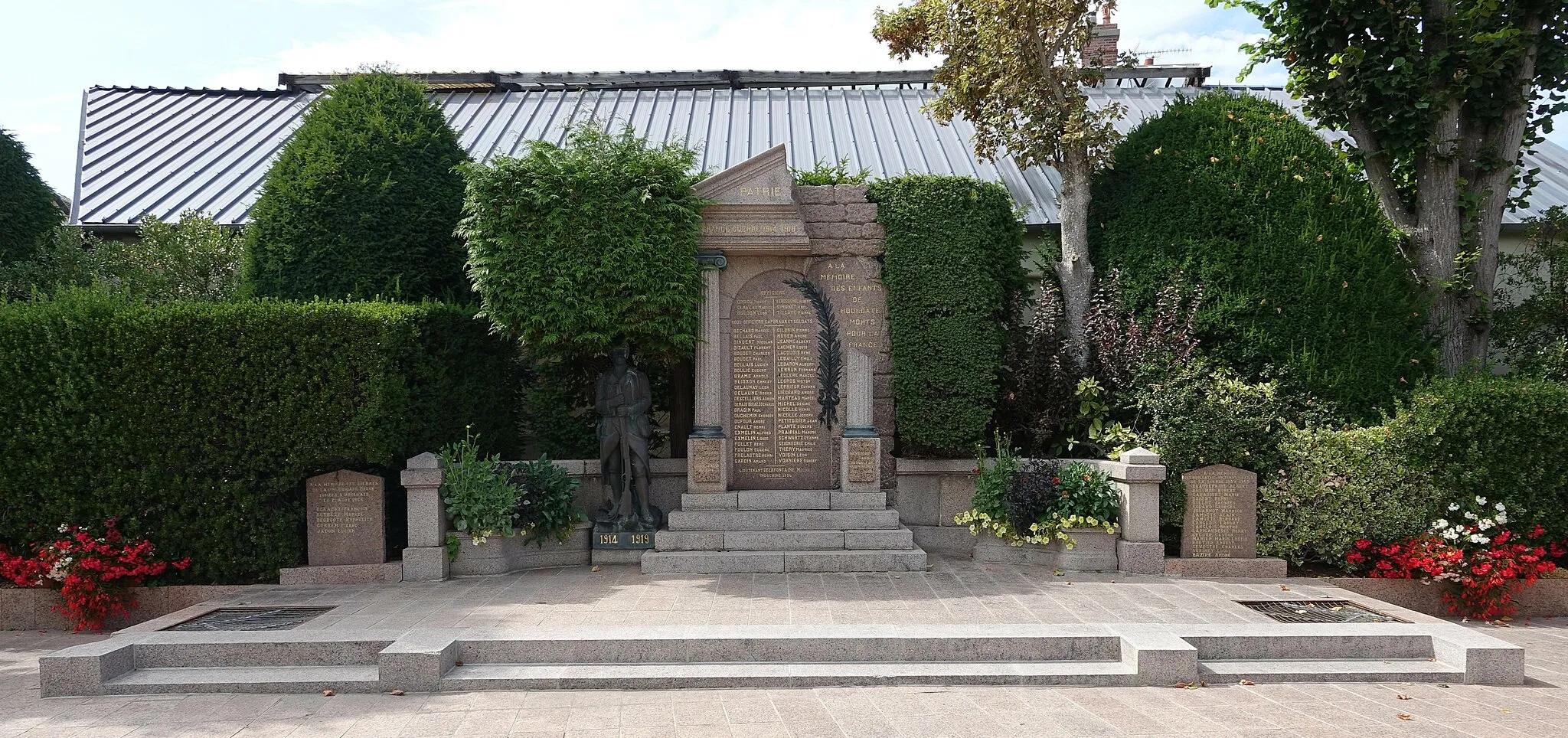 Photo showing: War Memorial of the First World War in Houlgate (Calvados, France).