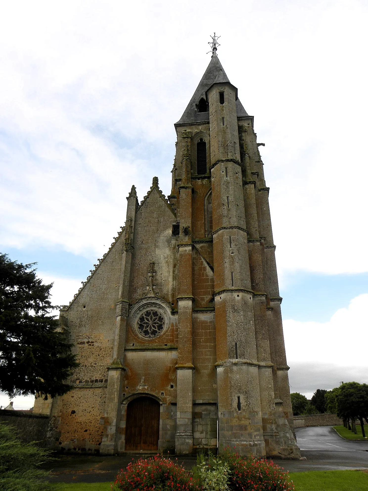 Photo showing: Extérieur de l'église Saint-Nicolas de Brezolles (28). Façade occidentale.