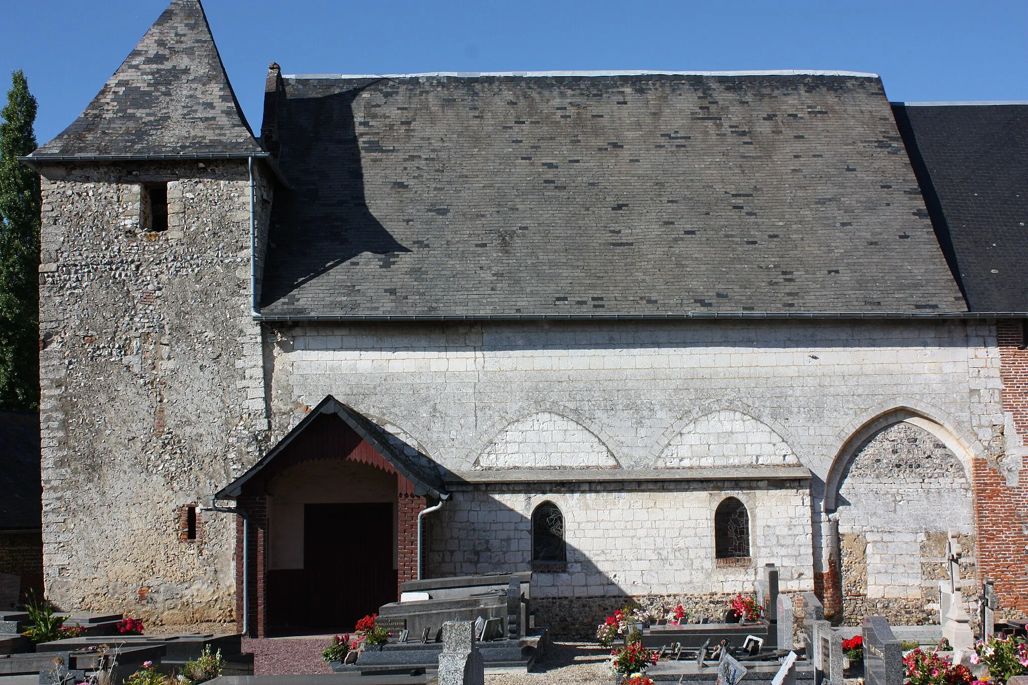 Photo showing: Canehan - Eglise Saint-Martin
Vue générale au Sud. Clocher roman.