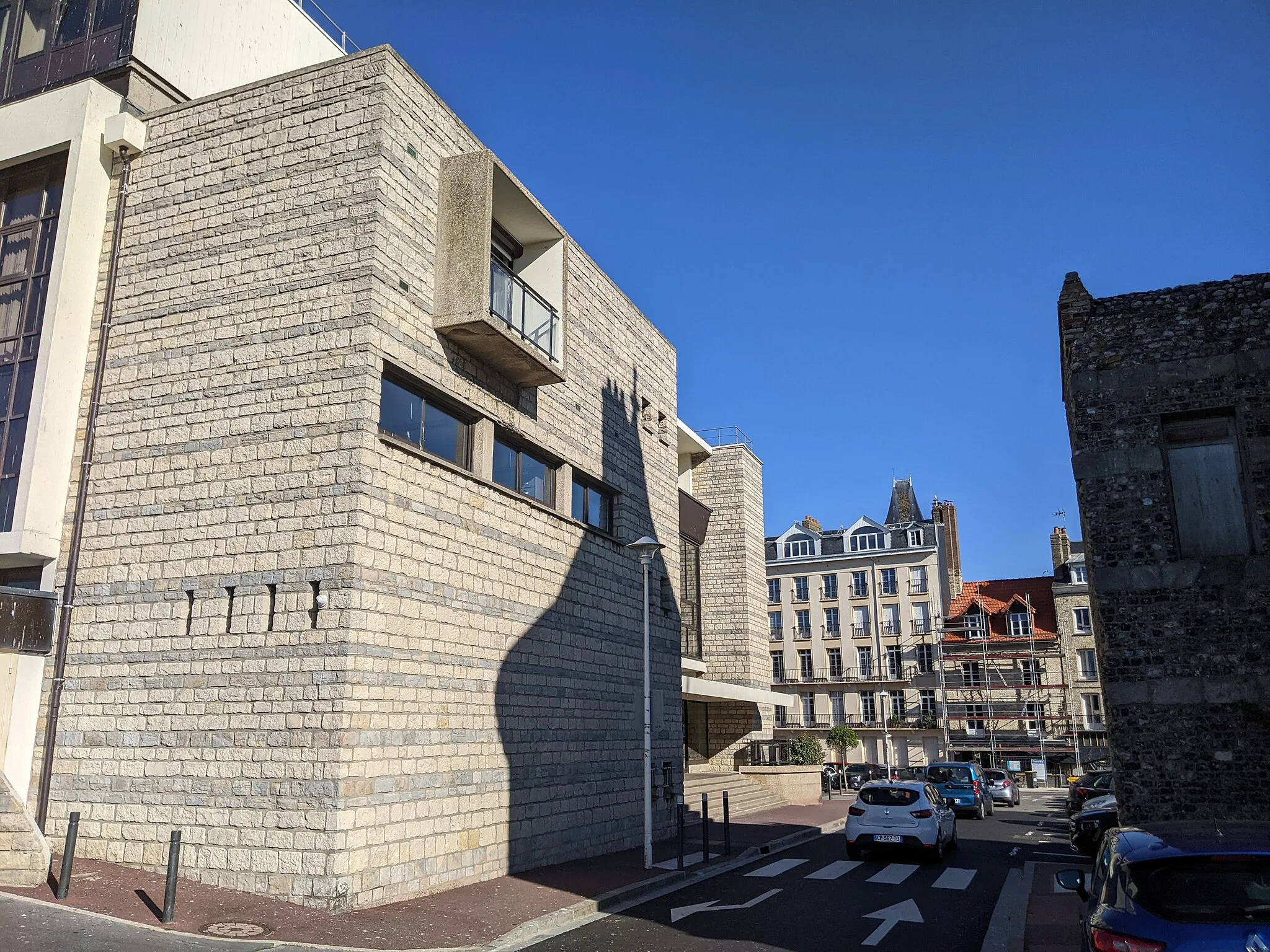 Photo showing: Rue des Anciens Combattants d'Afrique du Nord, à Dieppe (Seine-Maritime, France).