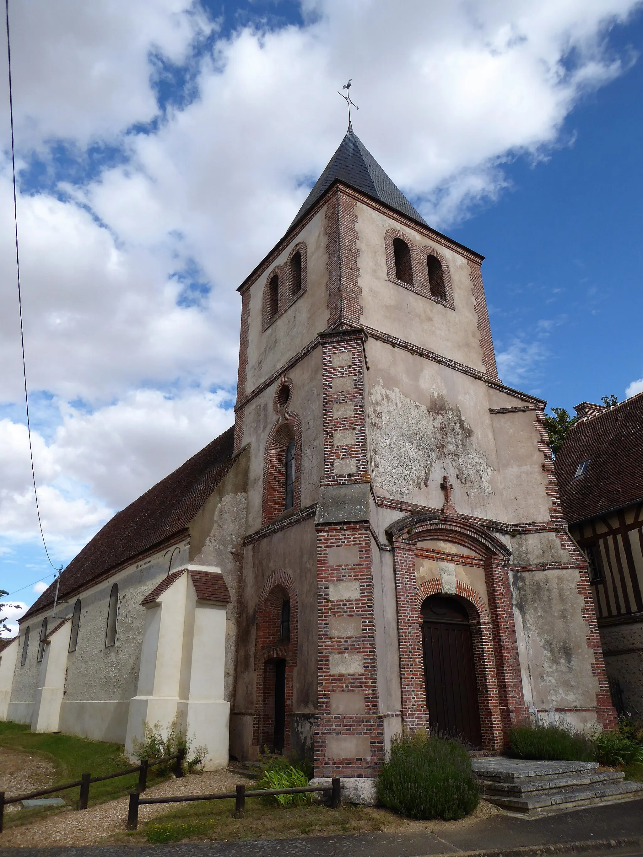 Photo showing: Tour porche de l'église Notre-Dame de Marville-les-Bois, Saint-Sauveur-Marville, Eure-et-Loir, France.
