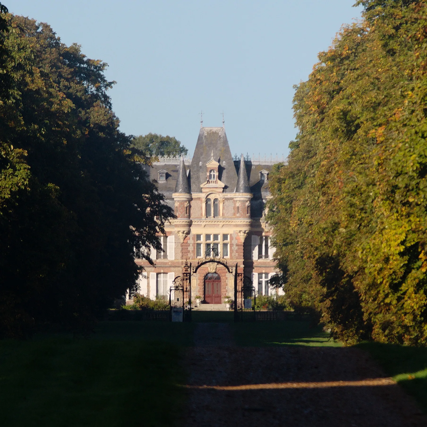 Photo showing: This building is indexed in the base Mérimée, a database of architectural heritage maintained by the French Ministry of Culture, under the reference PA27000046 .