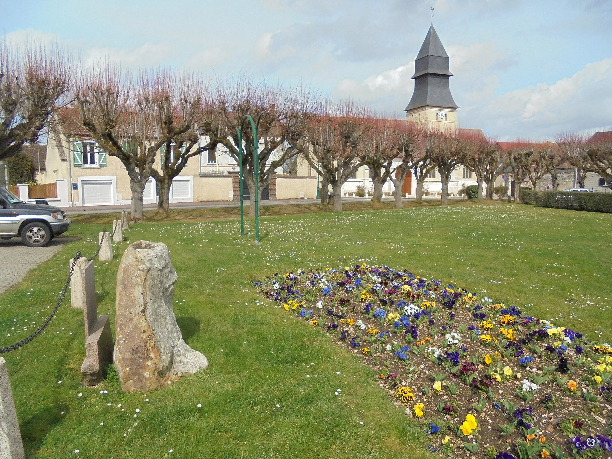 Photo showing: Menhir de Garennes sur Eure