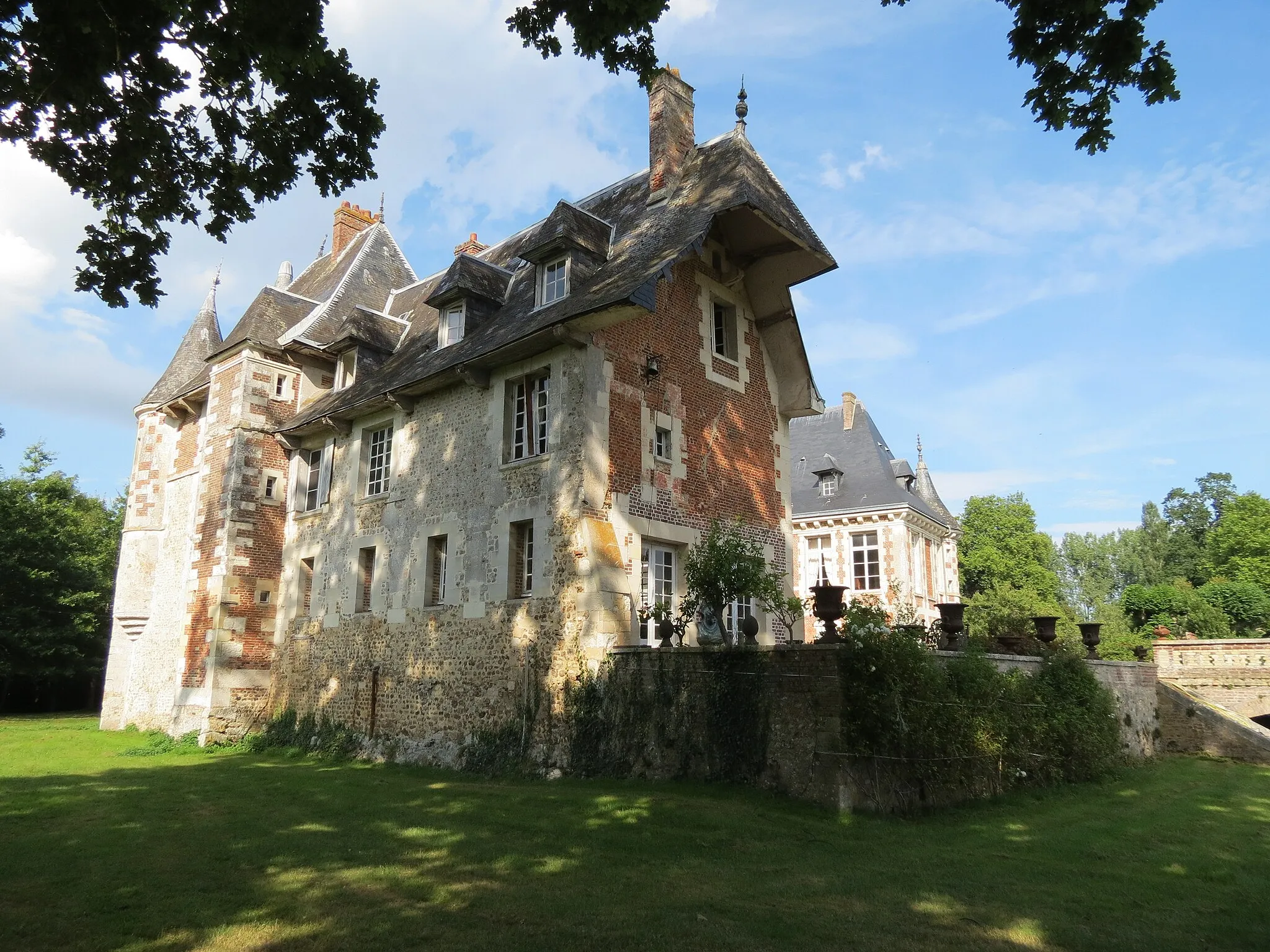 Photo showing: Château de Malou.