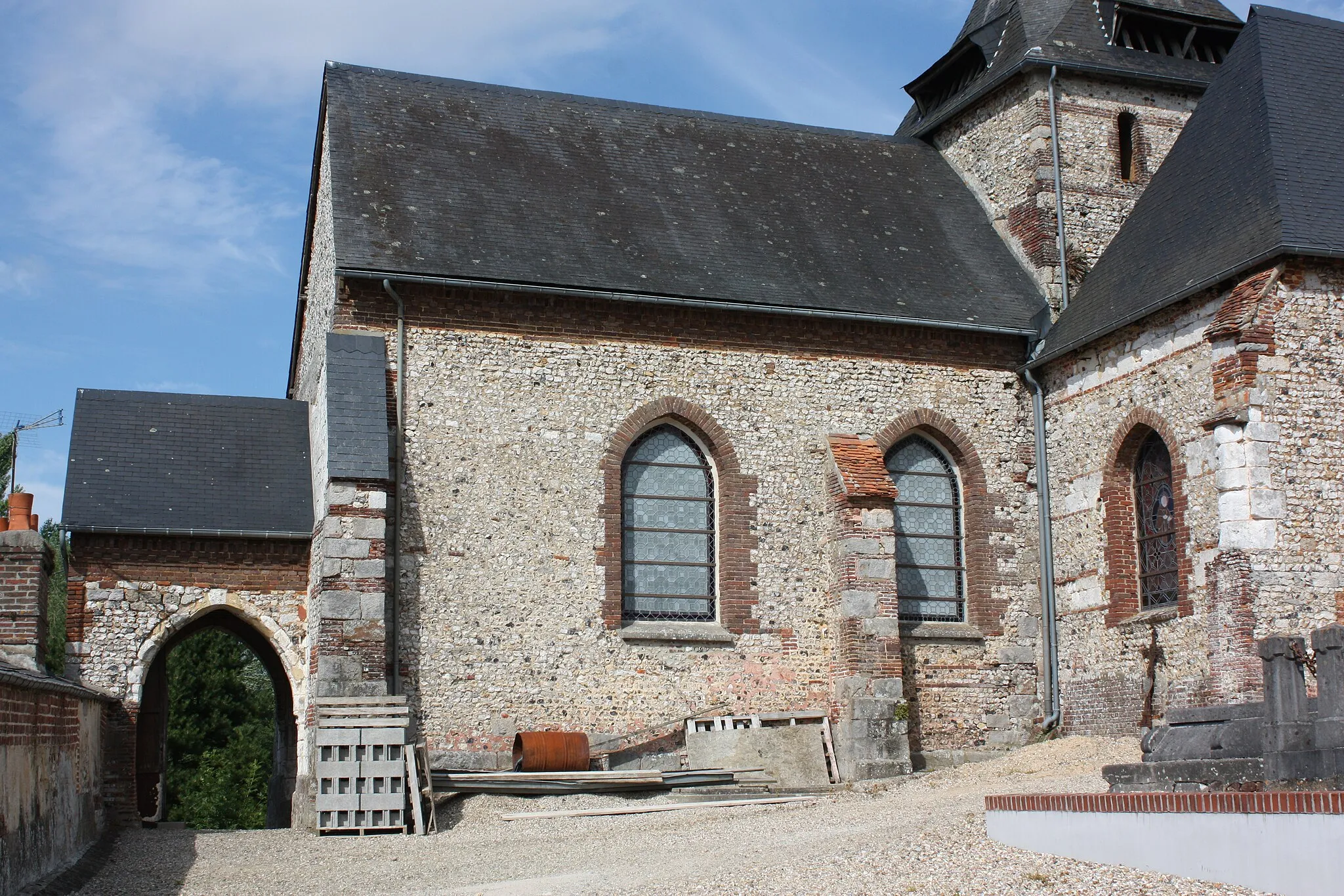 Photo showing: Wanchy-Capval - Eglise Saint-Pierre, vue du Sud