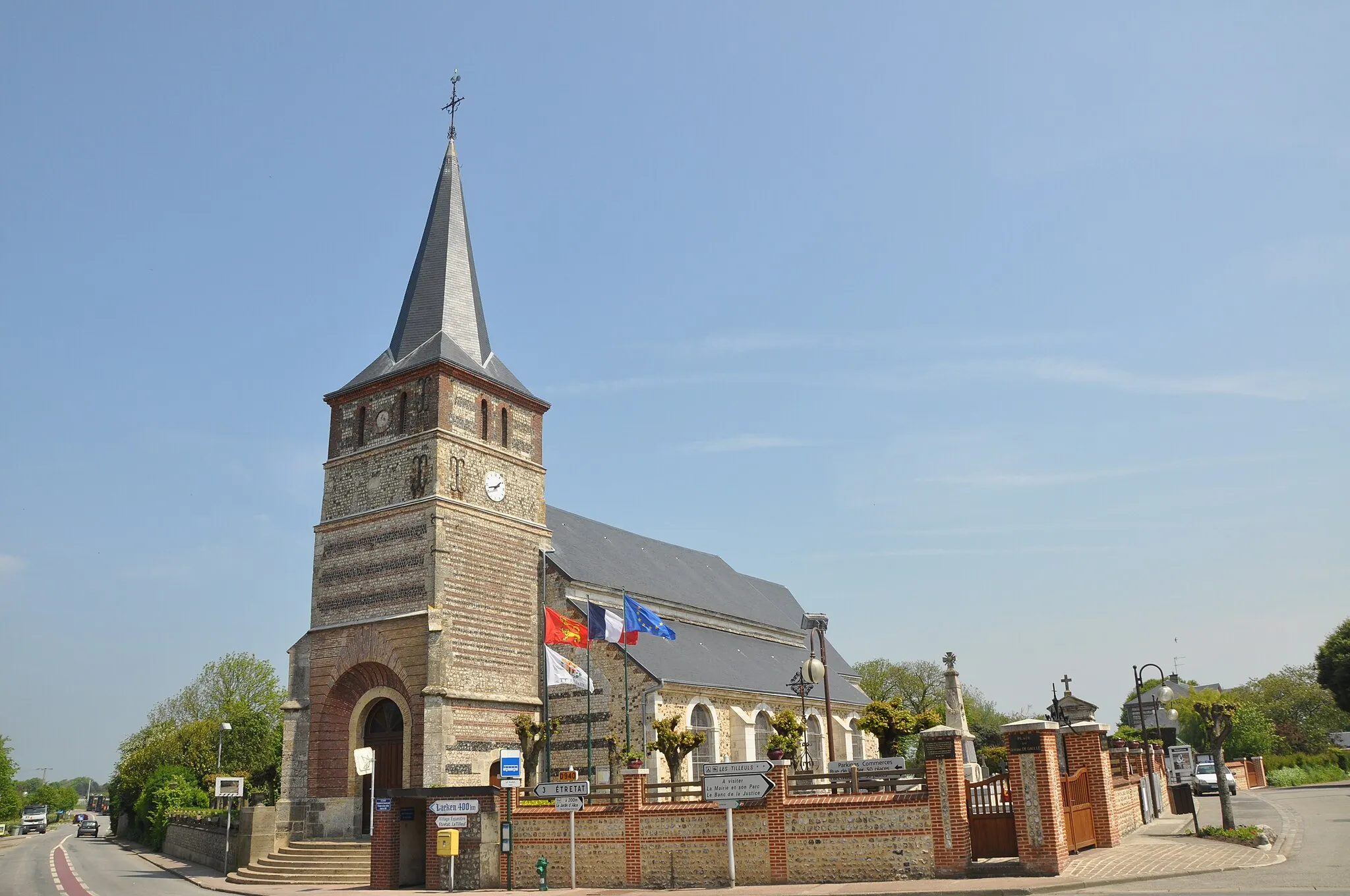 Photo showing: Church of Le Tilleul (France, Normandy). Road for Etretat leftside.