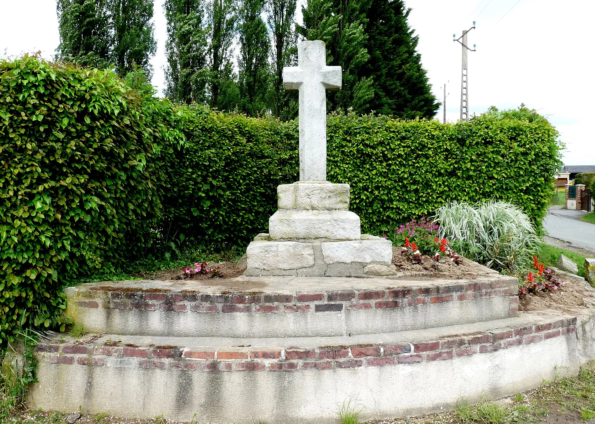 Photo showing: Croix de carrefour de La Crique