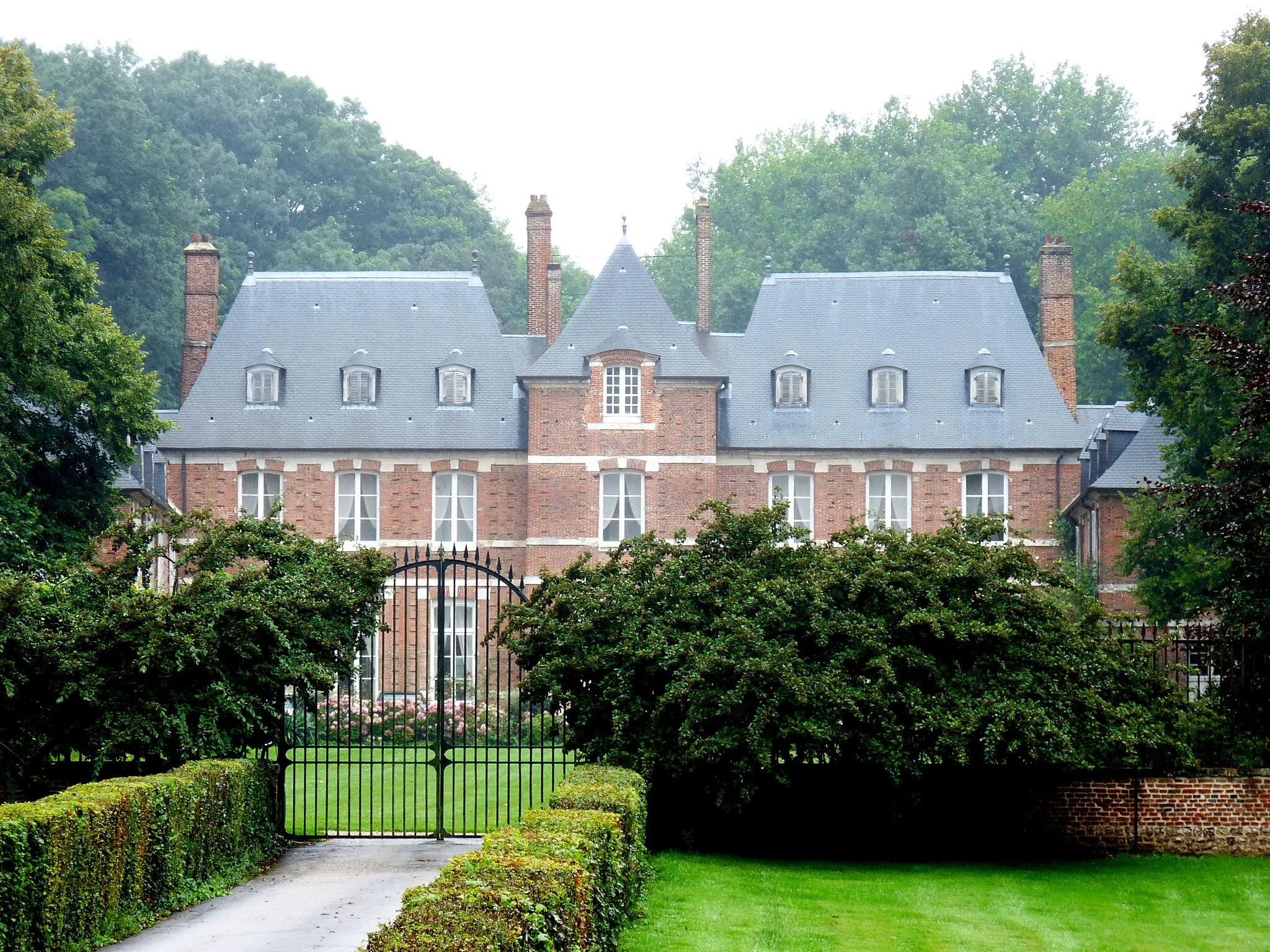 Photo showing: This building is indexed in the base Mérimée, a database of architectural heritage maintained by the French Ministry of Culture, under the reference PA00101109 .