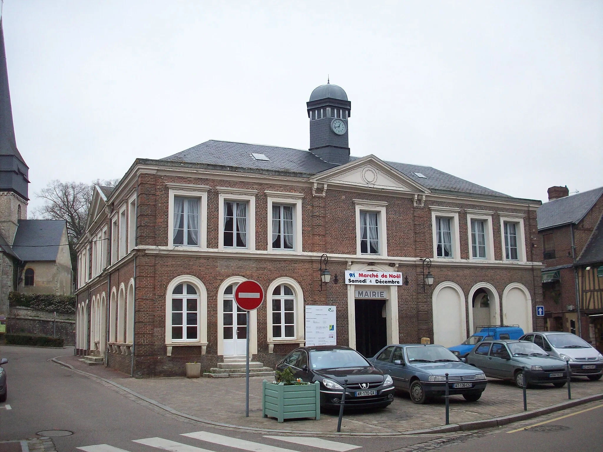 Photo showing: Mairie-halle de Ry. Ancienne école communale à l'étage