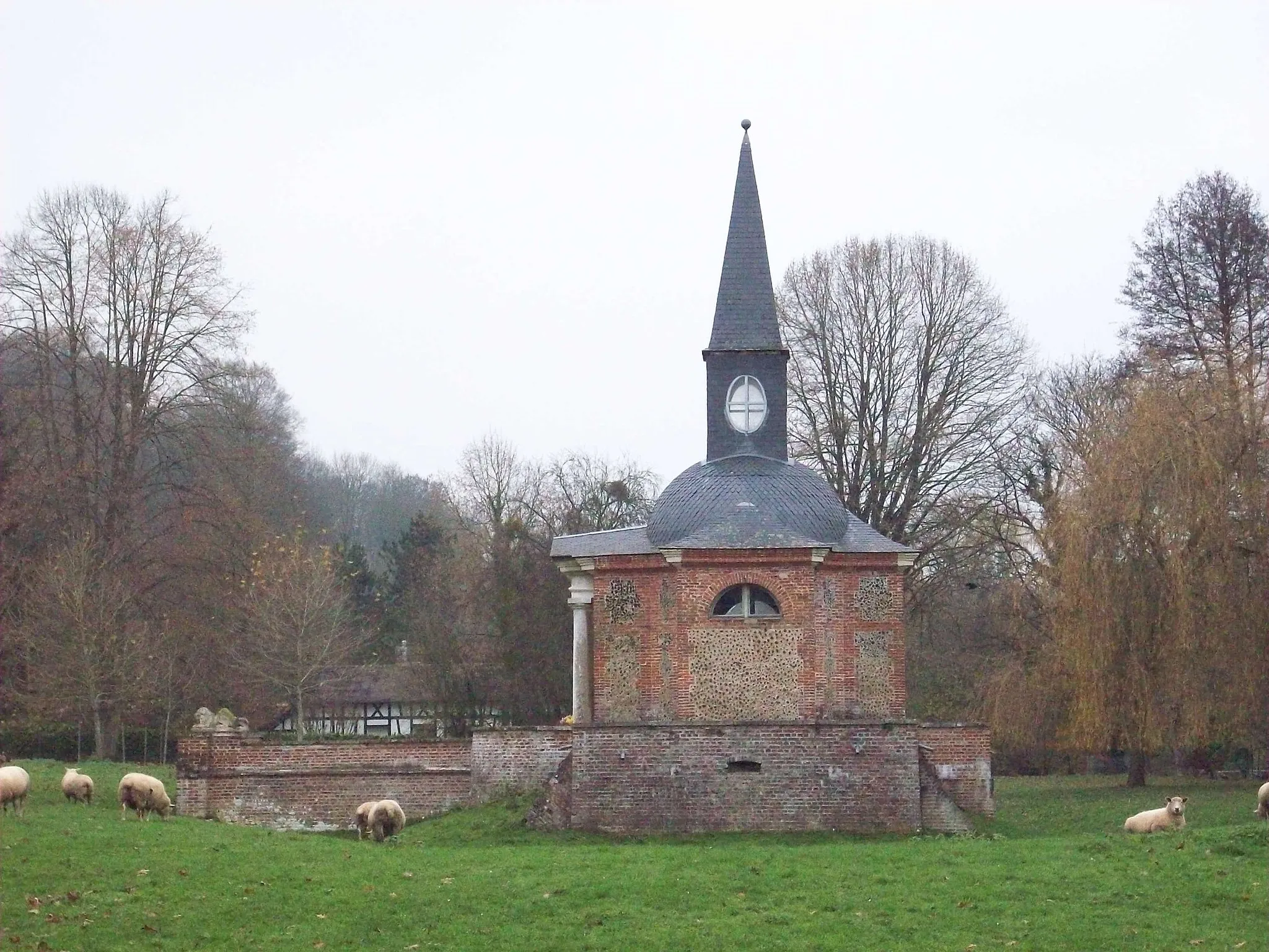 Photo showing: Chapelle funéraire Saint-Laurian, à Saint-Denis-le-Thiboult.