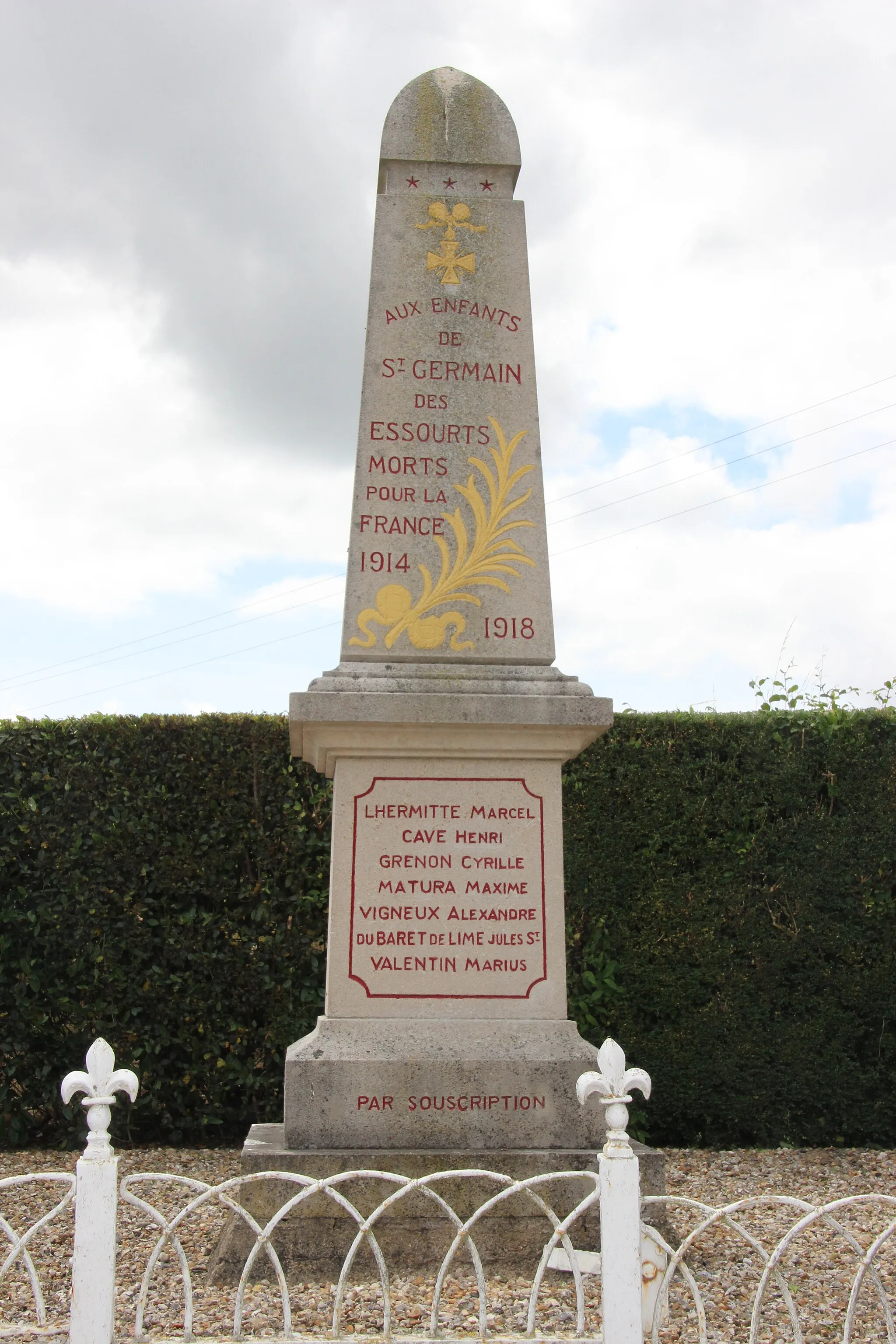 Photo showing: Monument aux morts Saint-Germain-des-Essourts