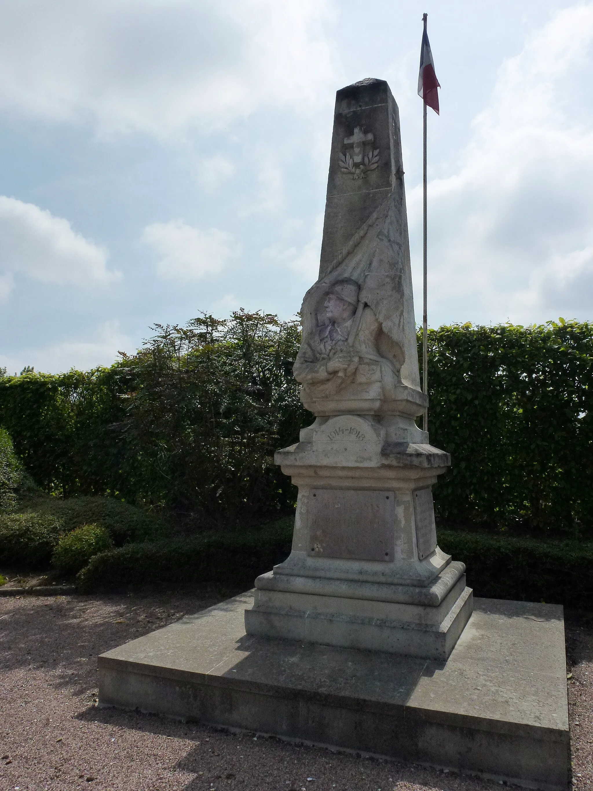 Photo showing: Berthouville (Eure, Fr) monument aux morts