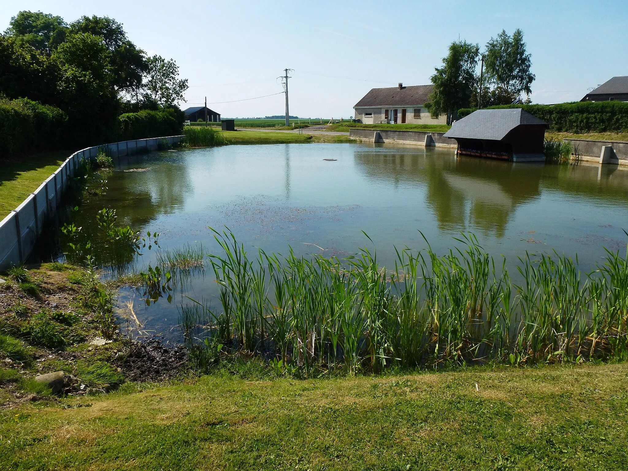 Photo showing: Berville-la-Campagne (Eure, Fr) étang et lavoir