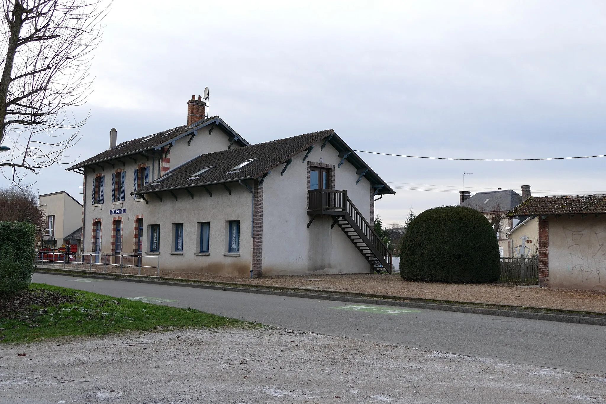 Photo showing: The former station in Croth (Eure, Normandie, France).