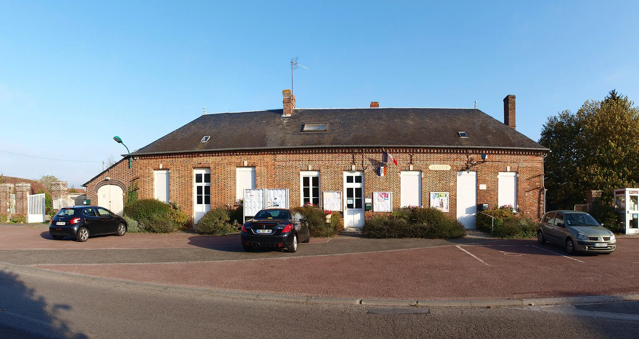 Photo showing: Le Chesne (Eure, France) ; la mairie