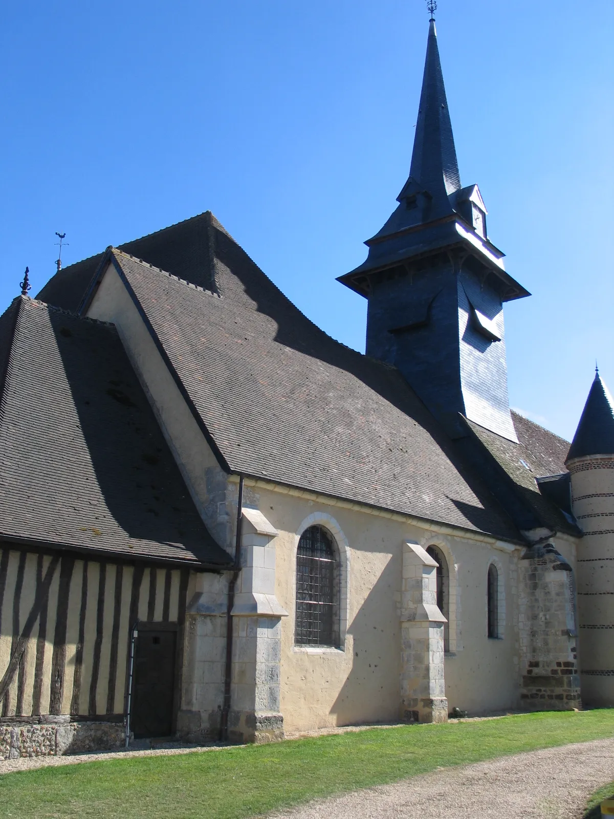 Photo showing: Une vue de l'église Saint-Eloi, au Fidelaire.