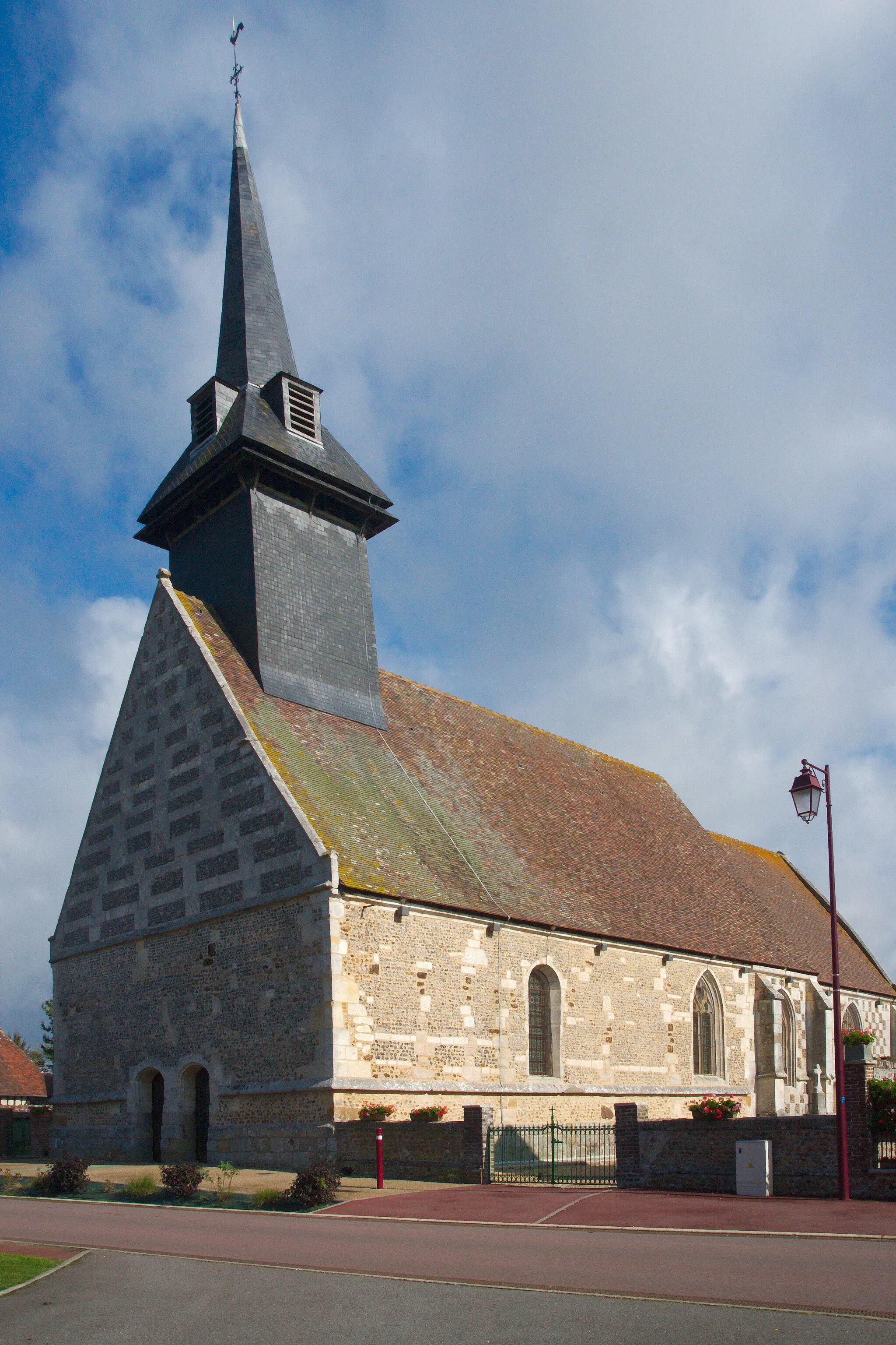 Photo showing: This building is indexed in the base Mérimée, a database of architectural heritage maintained by the French Ministry of Culture, under the reference PA00099560 .