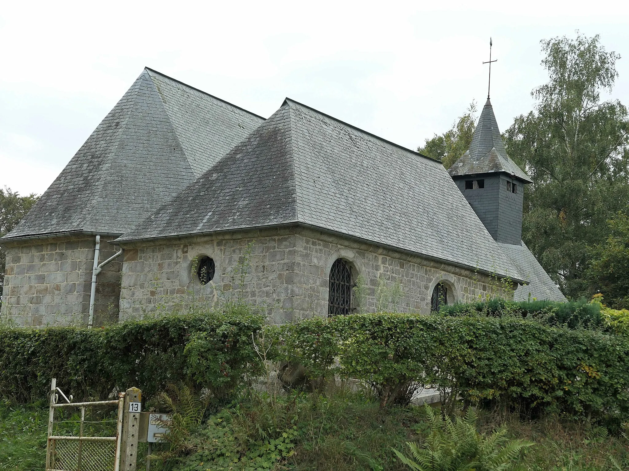 Photo showing: Eglise en pierre coiffée d'ardoise dans le plus petit village de Normandie