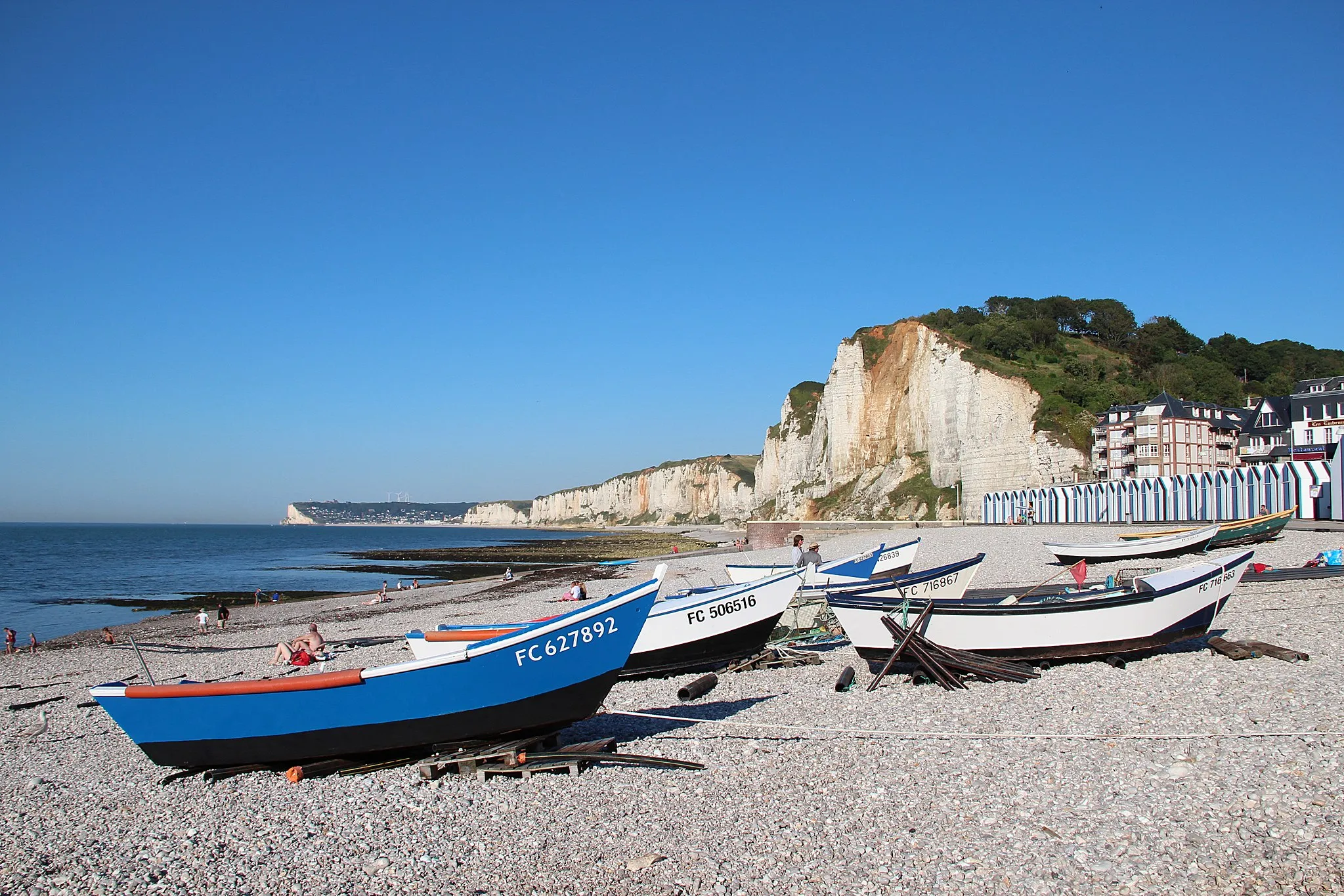 Photo showing: Yport (Seine-Maritime - France), the beach and cliffs upstream.