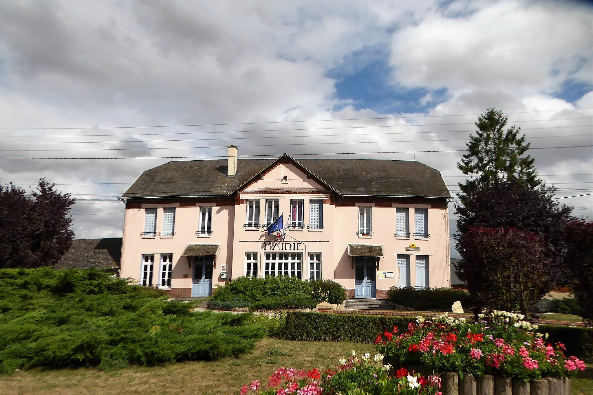 Photo showing: mairie, Clévilliers, Eure-et-Loir (France).