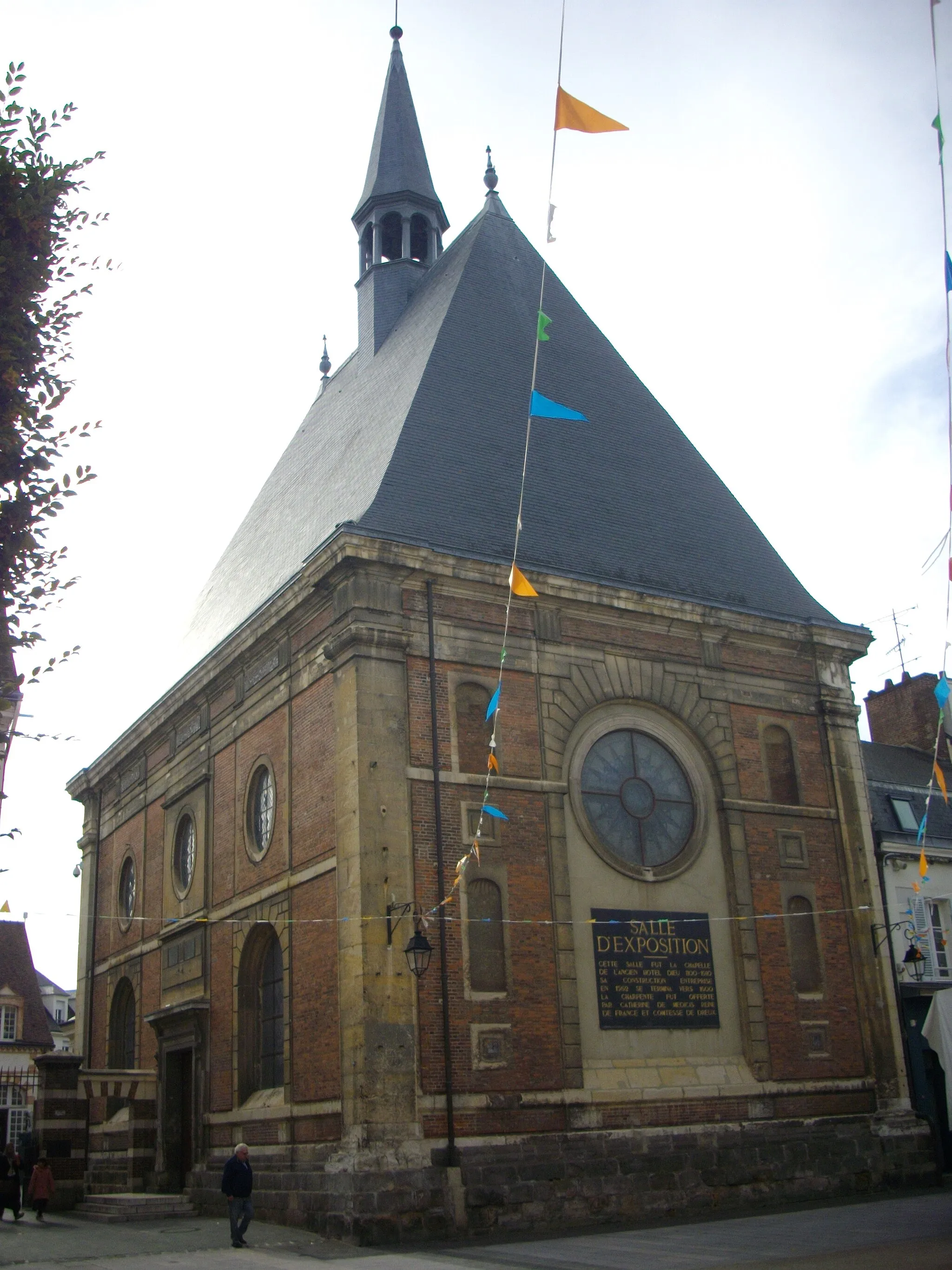 Photo showing: This building is indexed in the base Mérimée, a database of architectural heritage maintained by the French Ministry of Culture, under the reference PA00097099 .