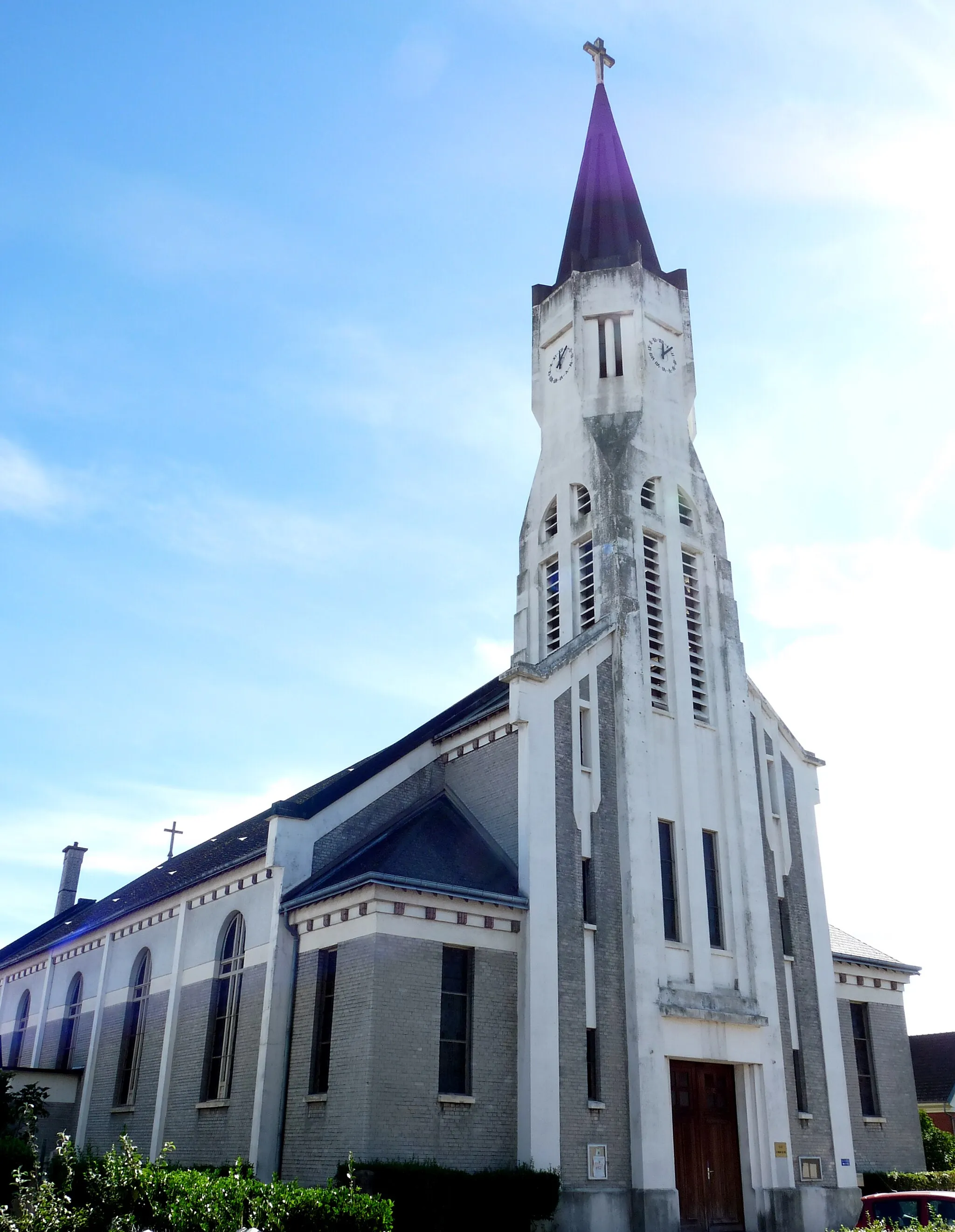 Photo showing: This building is indexed in the base Mérimée, a database of architectural heritage maintained by the French Ministry of Culture, under the reference PA76000068 .