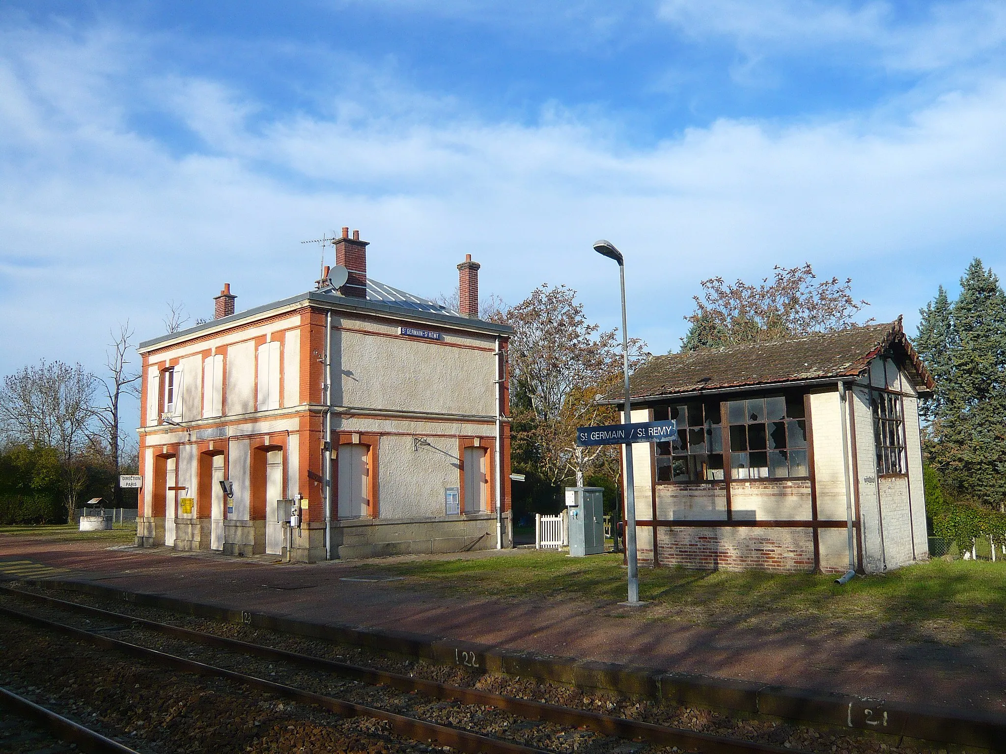 Photo showing: La Gare de  Saint-Rémy désaffectée aujourd'hui et pour ajouter dans l'article correspondant.