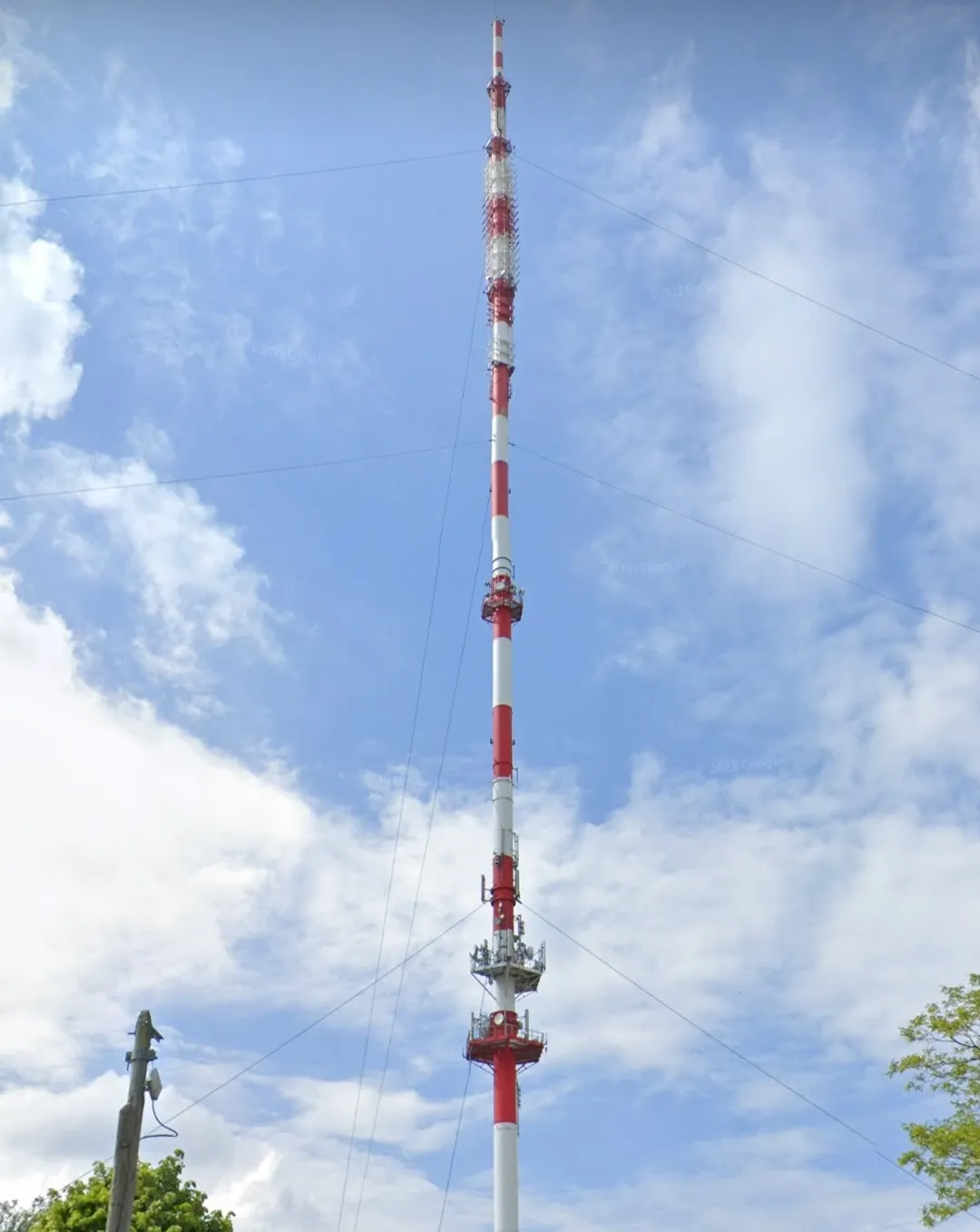 Photo showing: Émetteur vue de l'avenue Jean Lagarrigue.