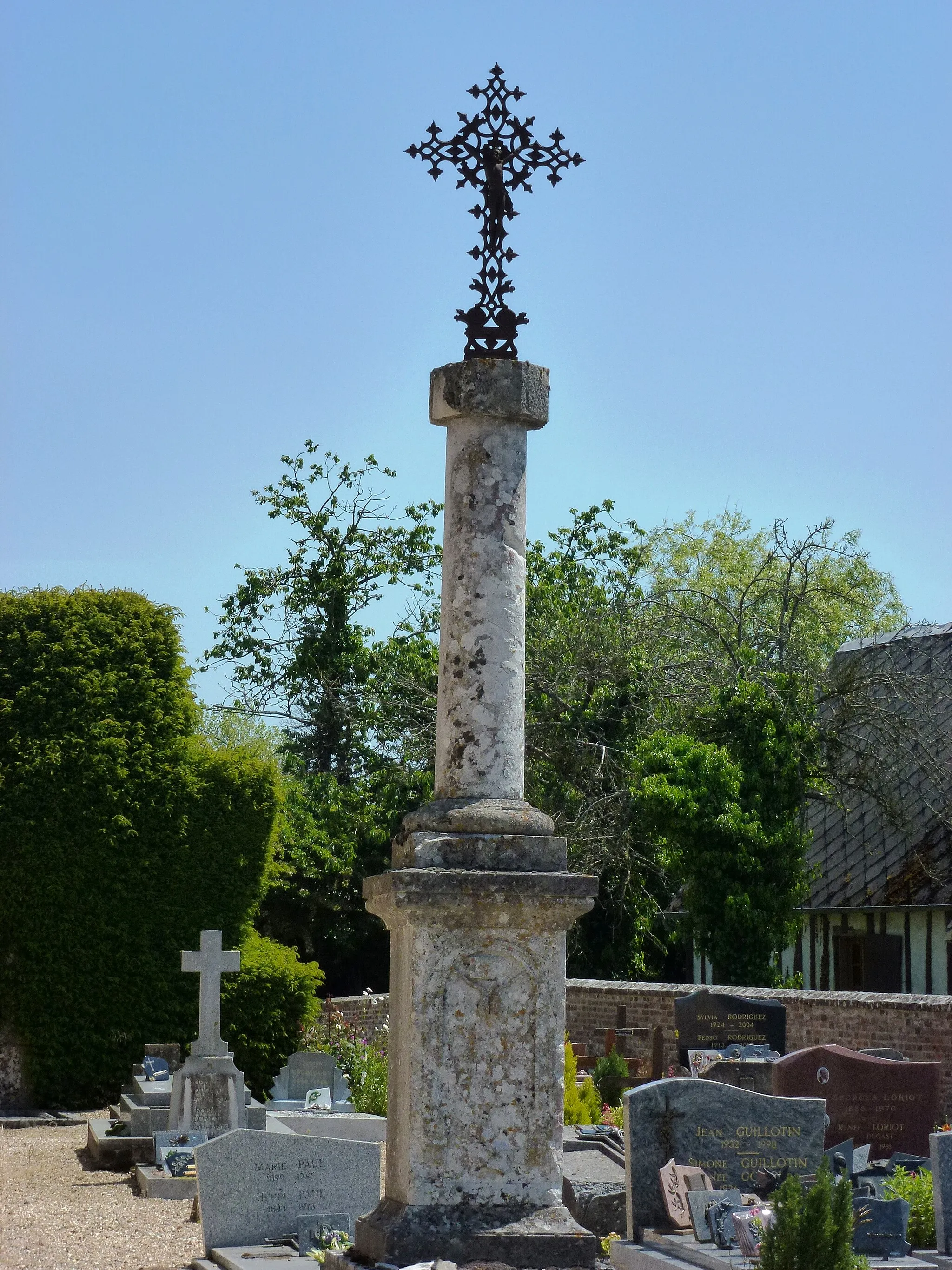 Photo showing: La Houssaye (Eure, Fr) croix de cimetière