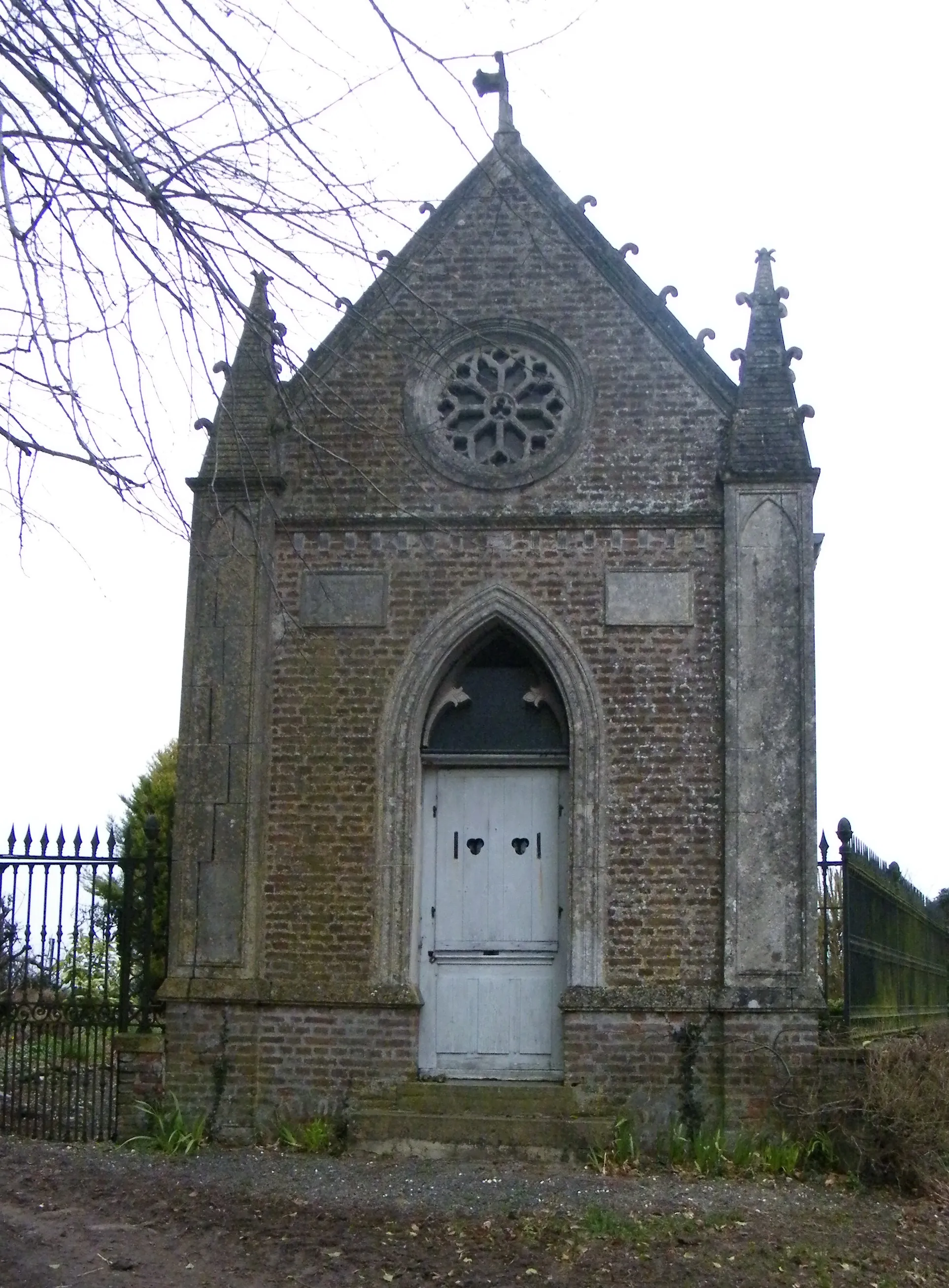 Photo showing: Chapelle, en montant vers Epaumesnil