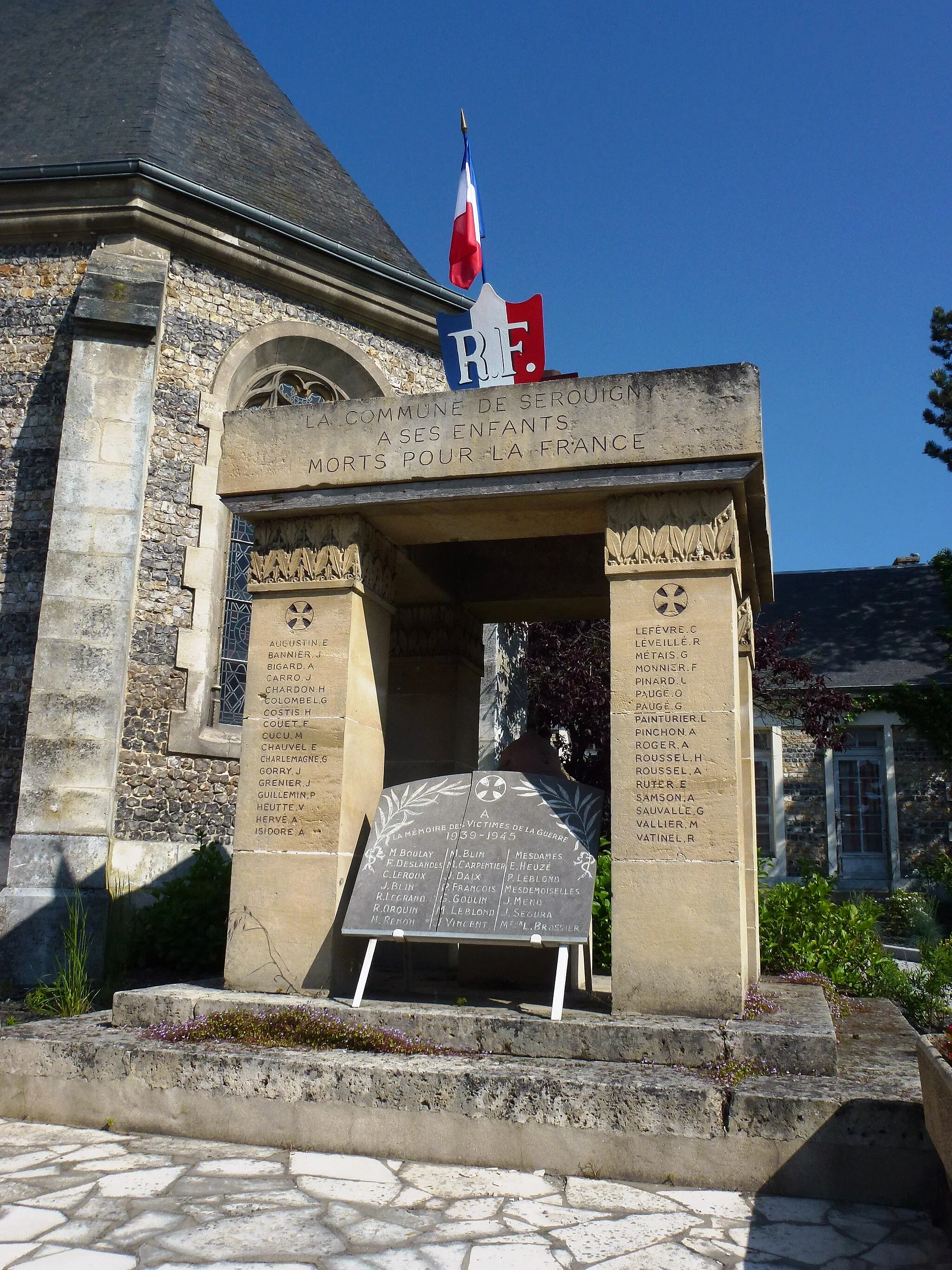 Photo showing: Serquigny (Eure, Fr) monument aux morts