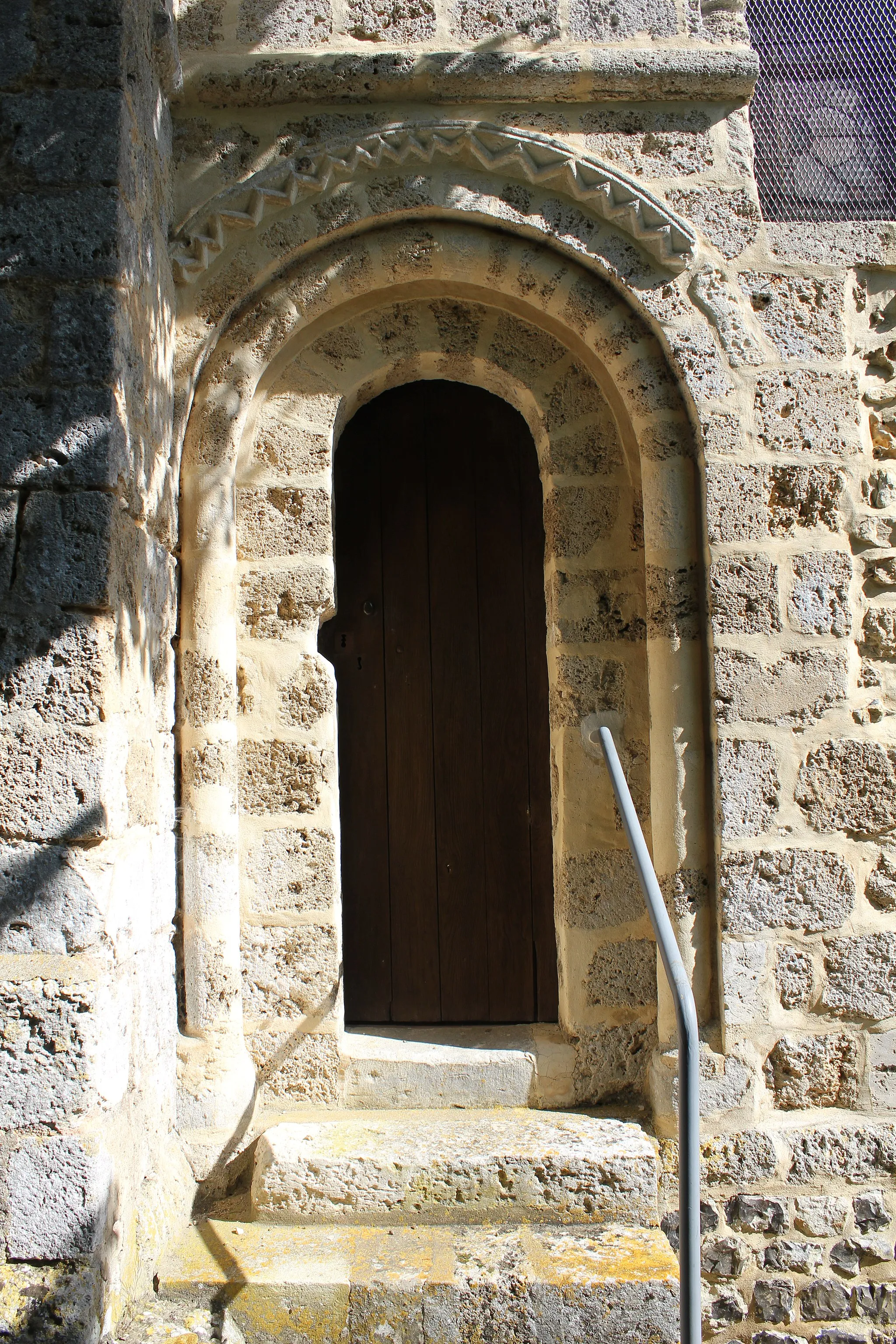 Photo showing: Porte romane de l'église paroissiale Notre-Dame-de-Préaux