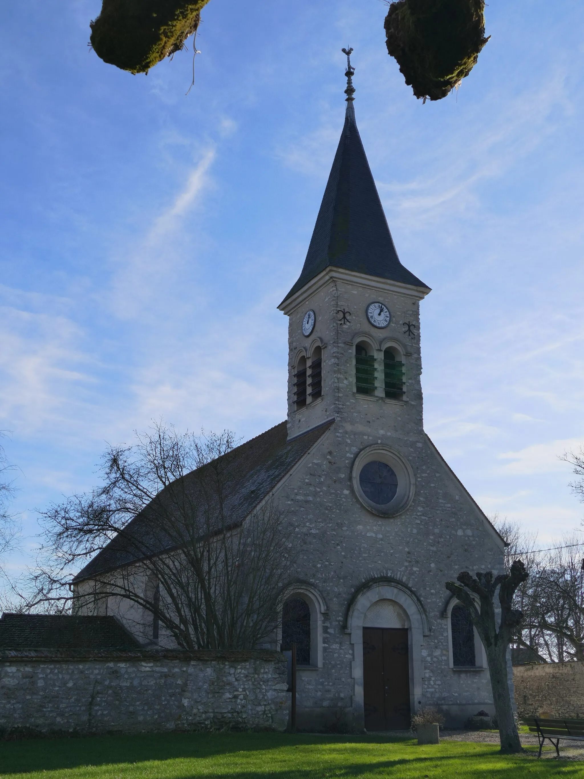 Photo showing: Saint-Nicolas' church in Fontenay-Mauvoisin (Yvelines, Île-de-France, France).