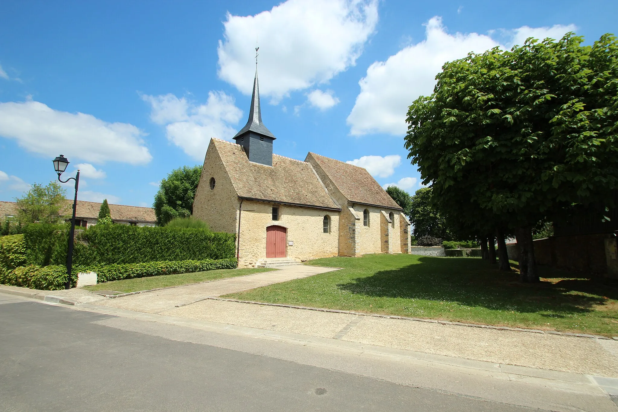 Photo showing: Saint-Laurent-et-Saint-Denis church of Le Tertre-Saint-Denis, France.